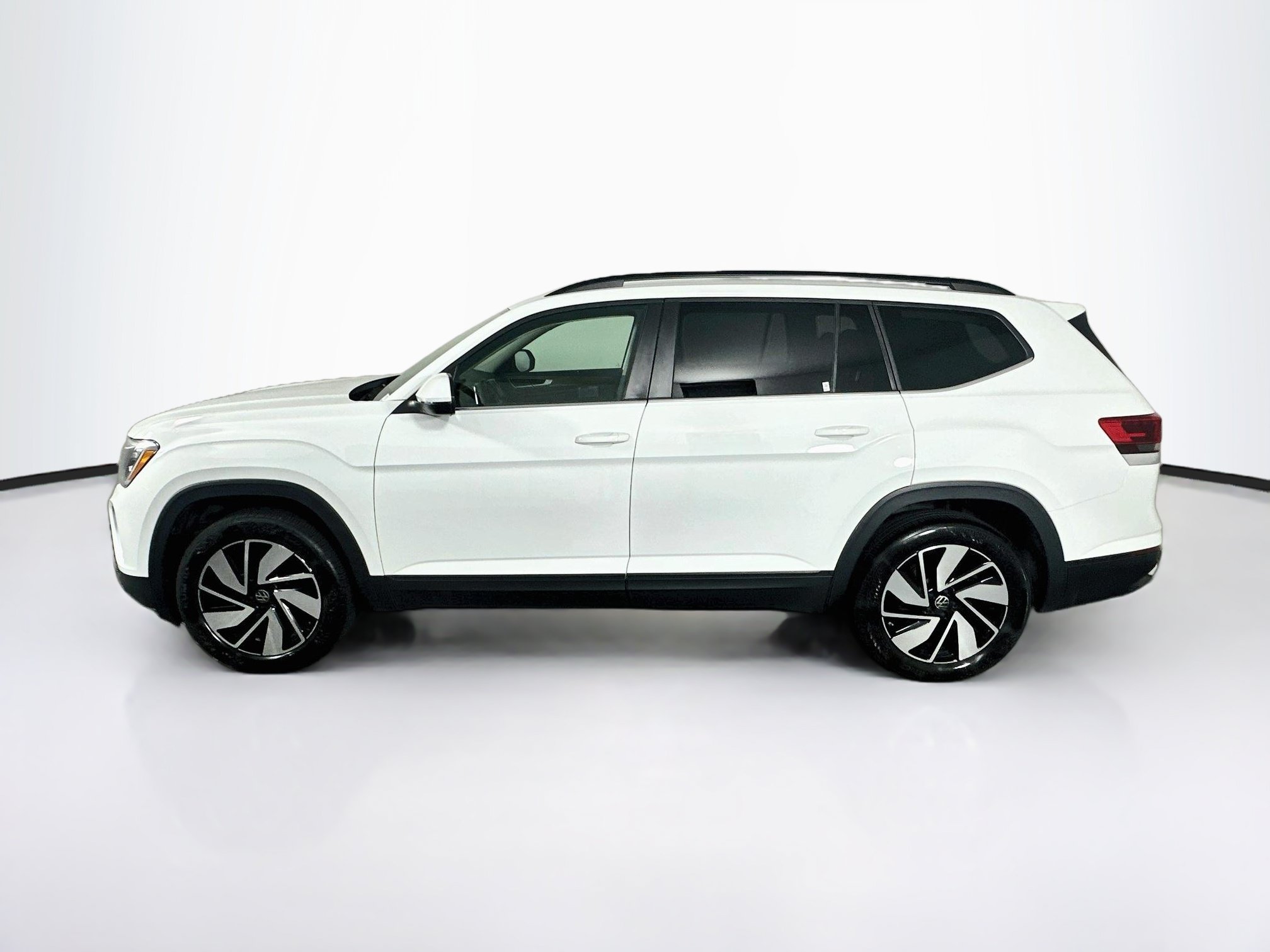Used 2025 Volkswagen Atlas SE FWD image 4