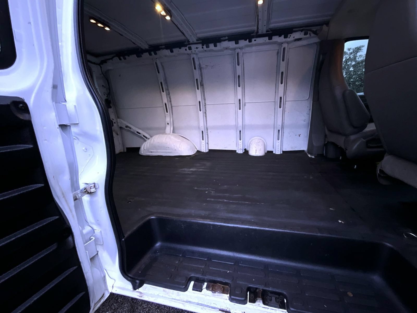 Used 2016 GMC Savana 2500 RWD image 18