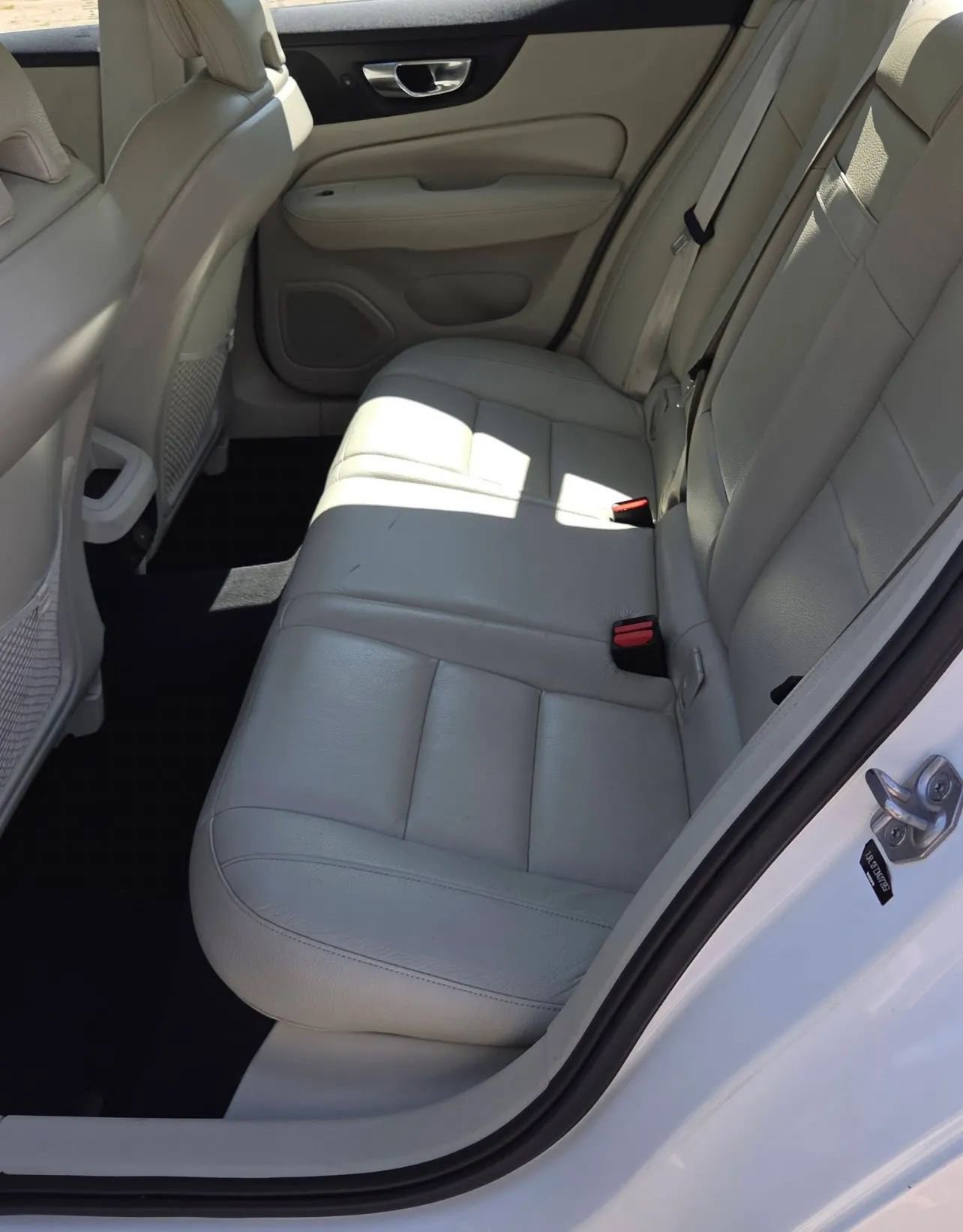 Used 2022 Volvo S60 B5 Momentum w/ Premium Package image 11