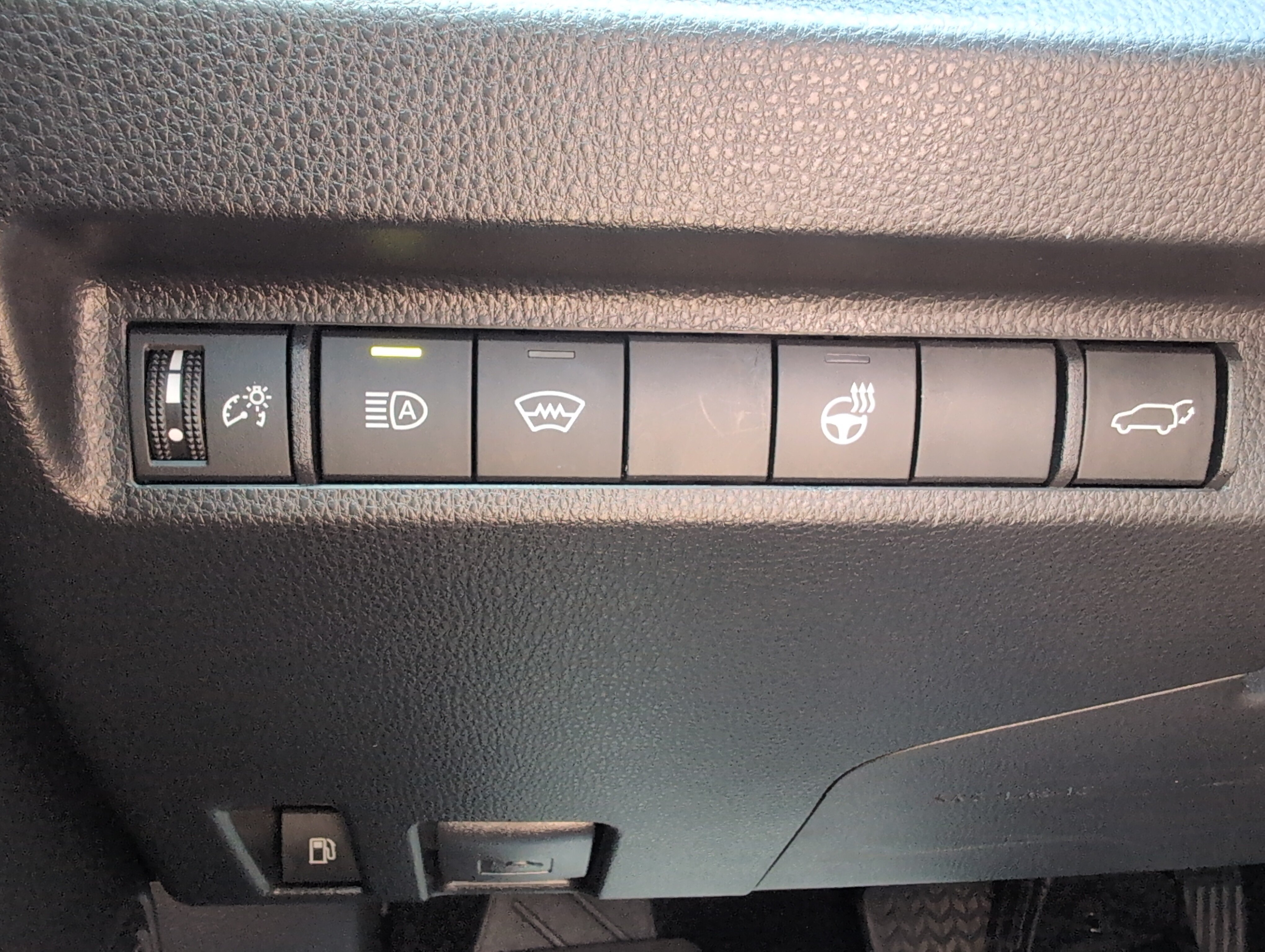 Used 2025 Toyota RAV4 XLE Premium w/ Weather Package AWD/4WD image 37