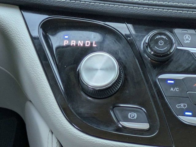 Used 2023 Chrysler Pacifica Limited FWD image 22