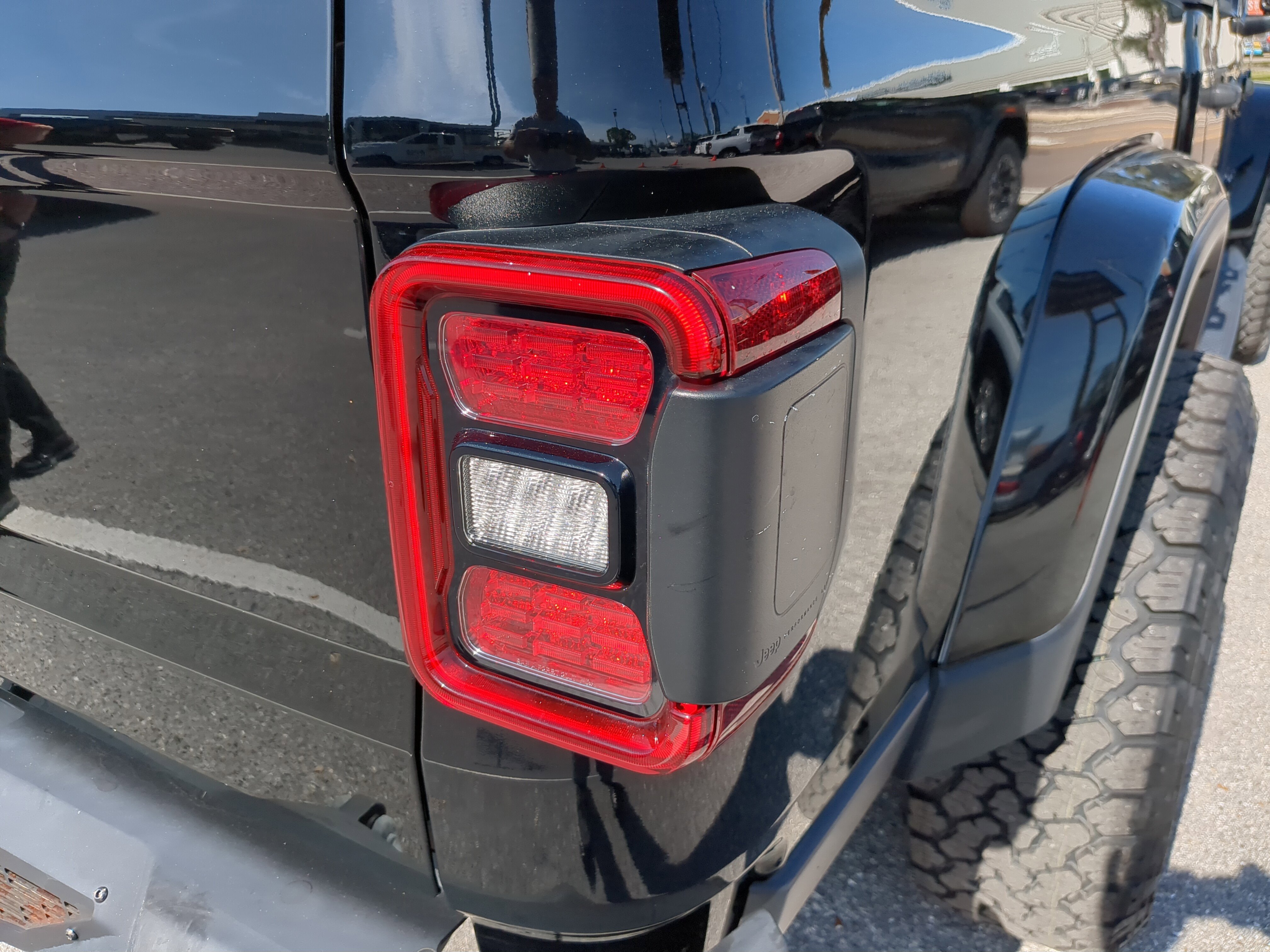 Used 2020 Jeep Gladiator Overland w/ Safety Group image 10