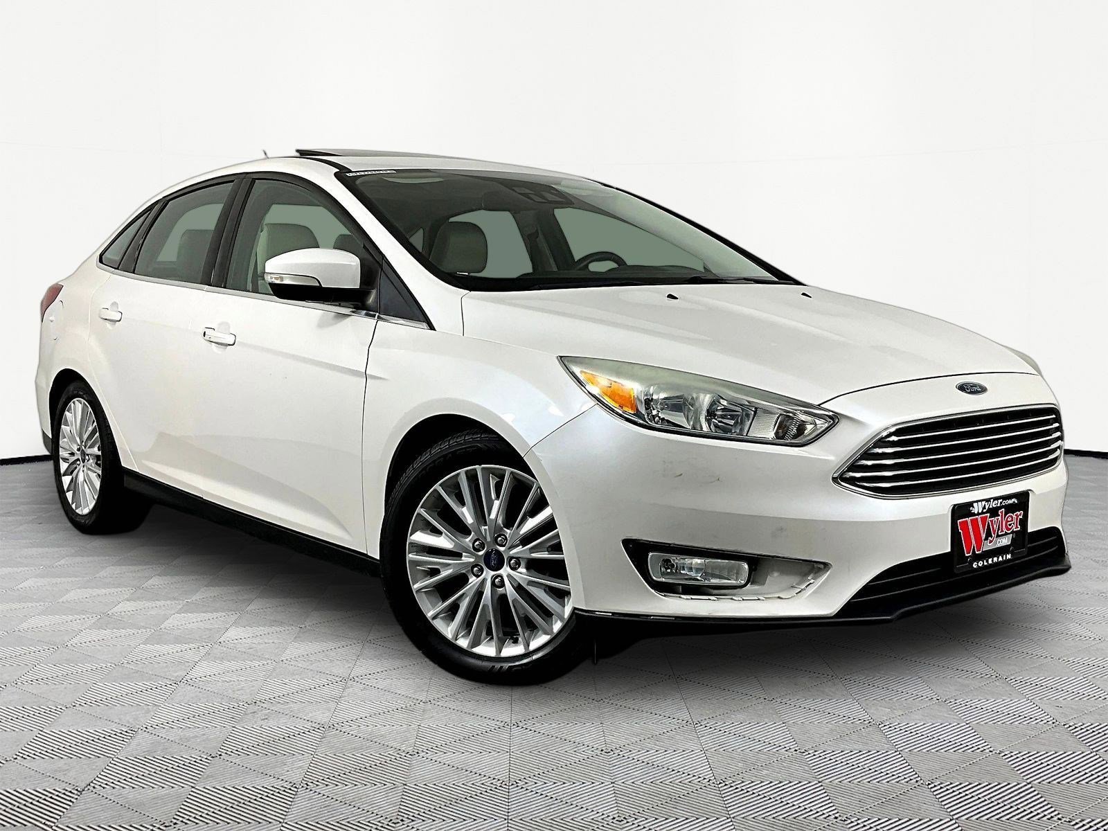 Used 2015 Ford Focus Titanium w/ Titanium Technology Package FWD video 3