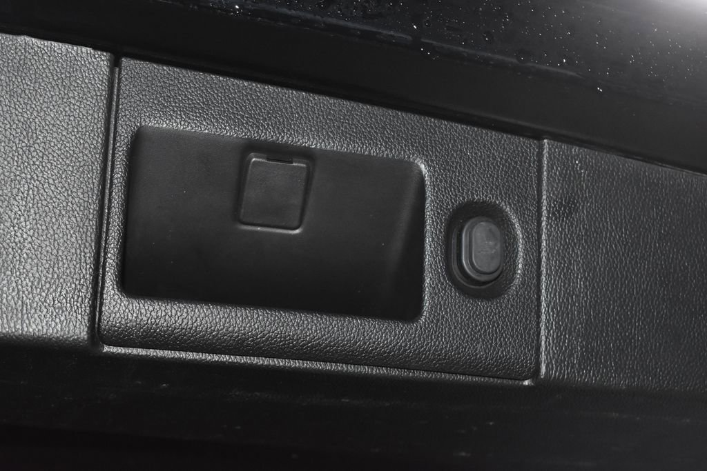 Used 2016 Cadillac Escalade ESV Platinum AWD/4WD image 27