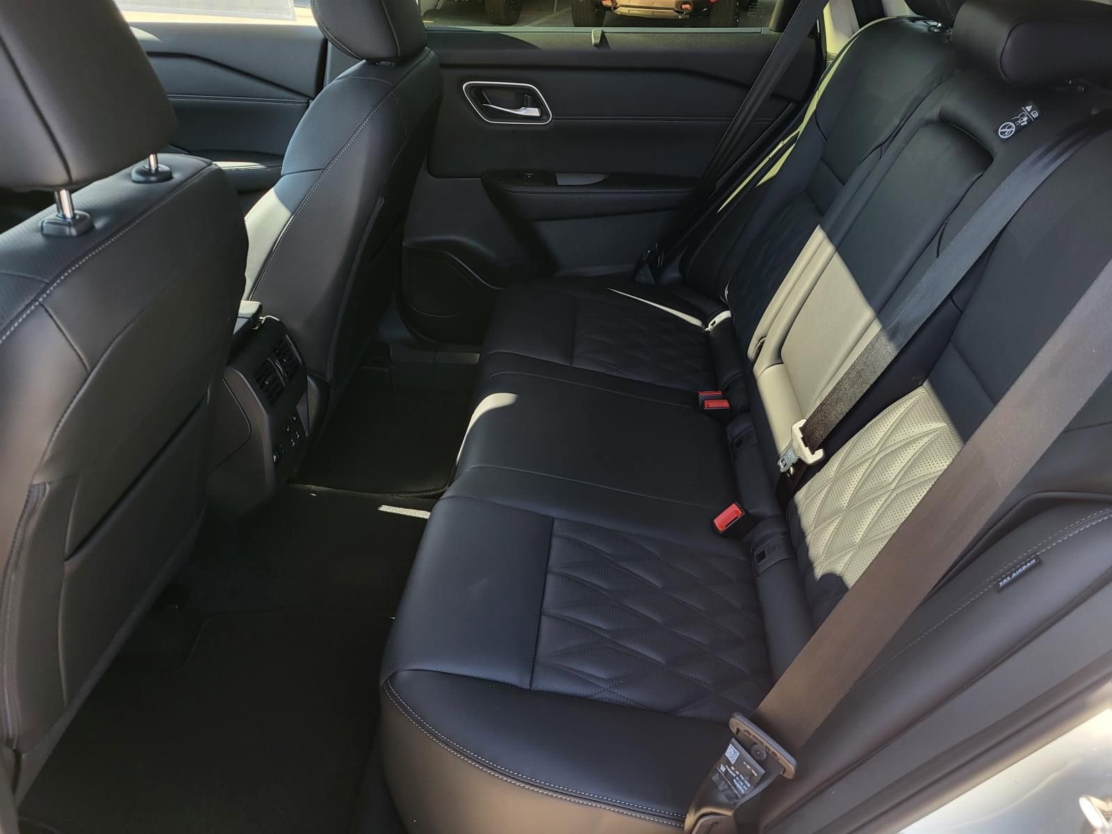 New 2026 Nissan Rogue Platinum image 18