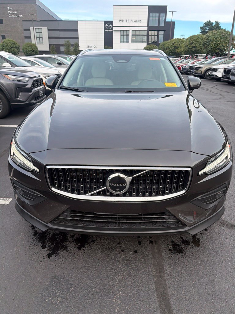 Certified 2025 Volvo V60 B5 Cross Country Plus AWD/4WD image 5
