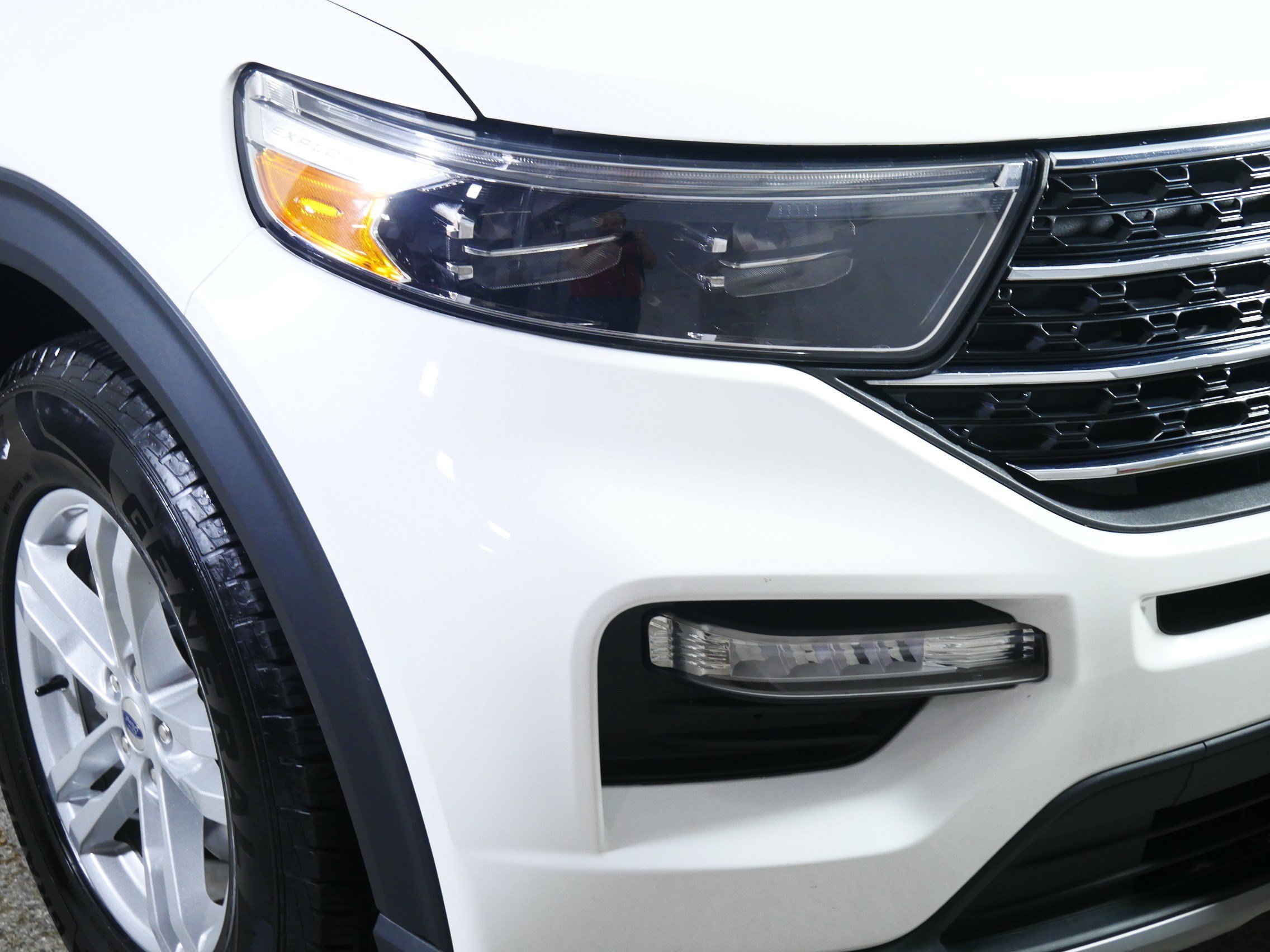 Used 2023 Ford Explorer XLT AWD/4WD image 16