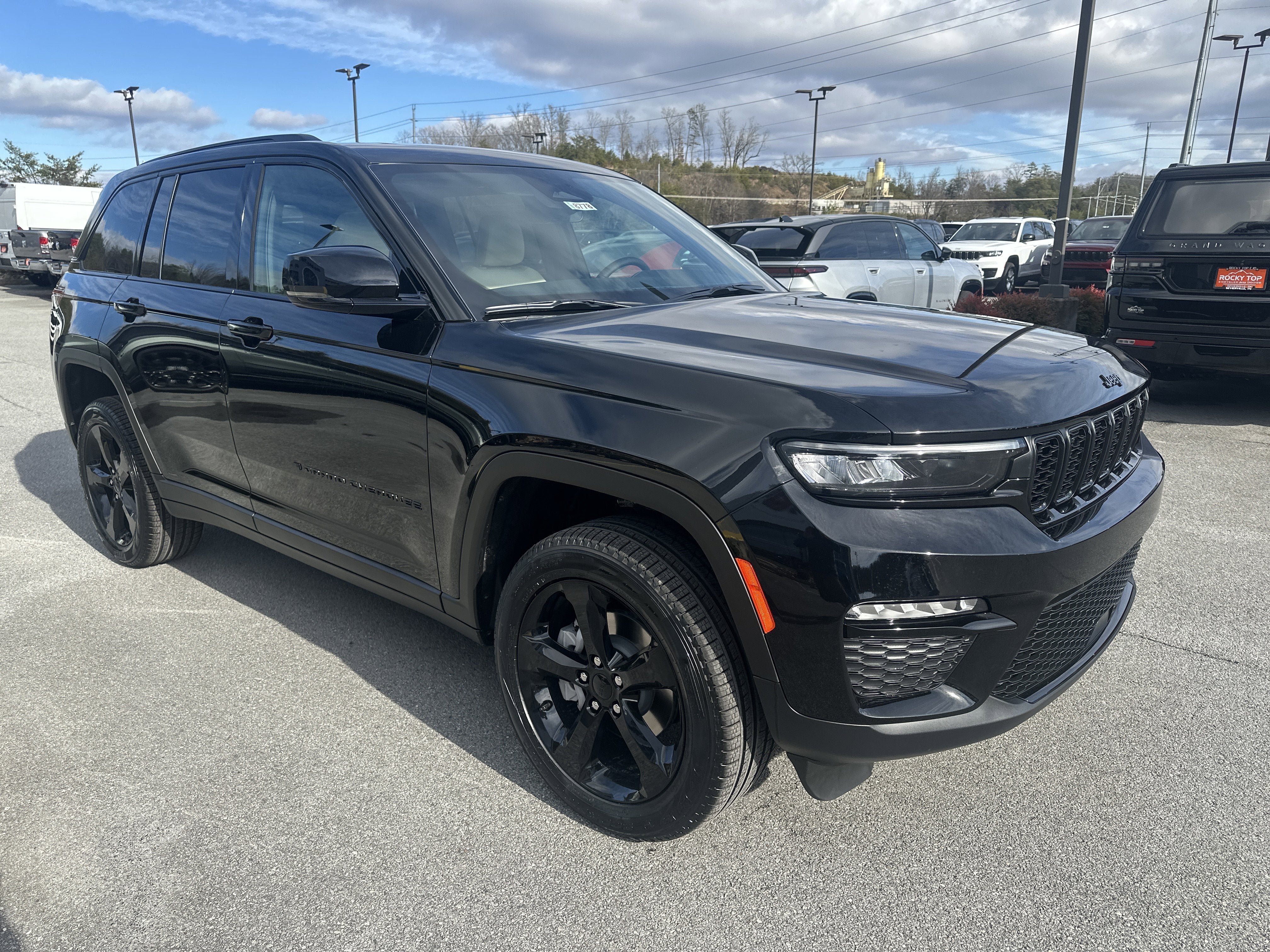 New 2025 Jeep Grand Cherokee Limited w/ Black Appearance Package AWD/4WD image 4