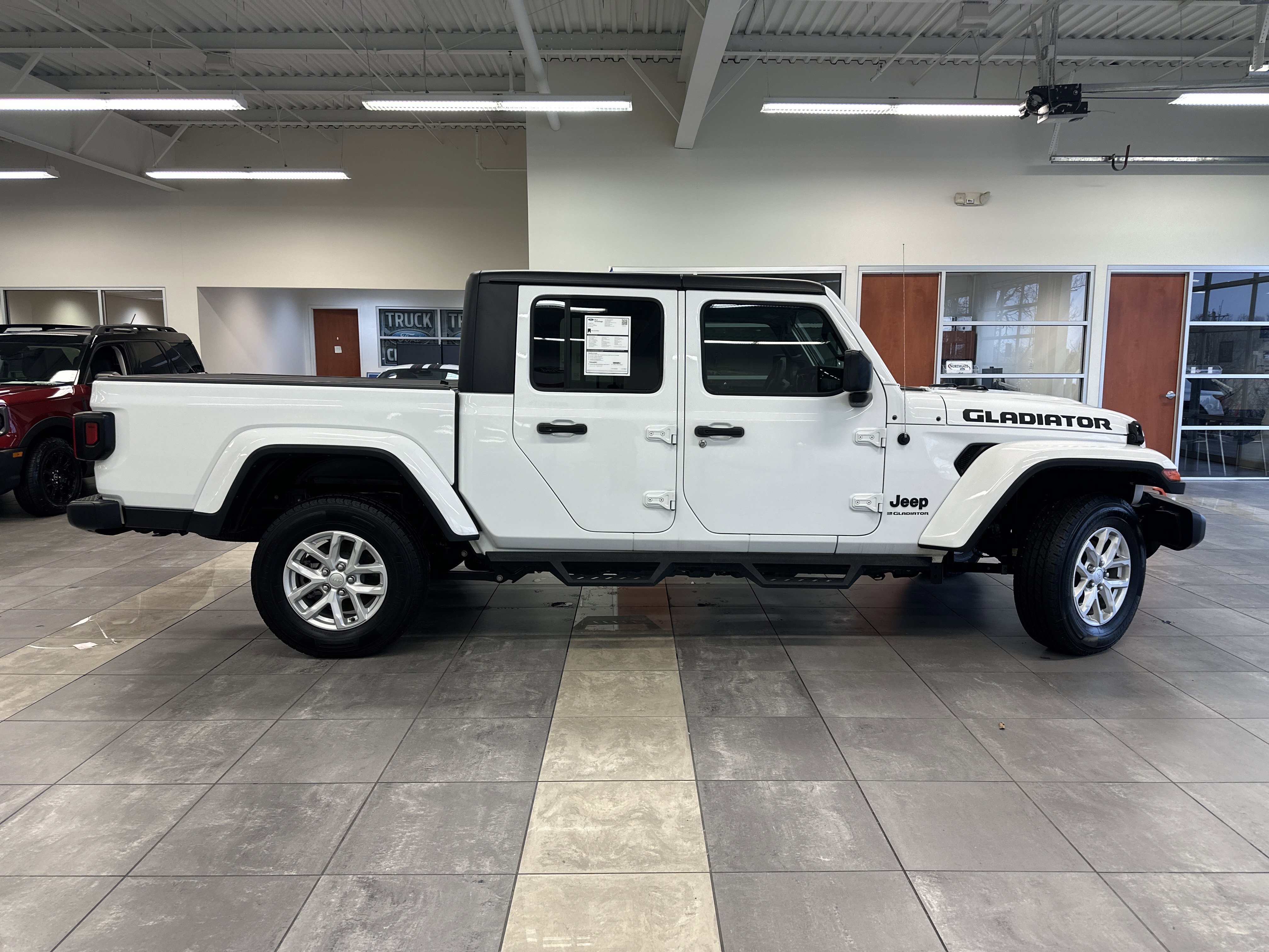 Used 2023 Jeep Gladiator Sport image 11