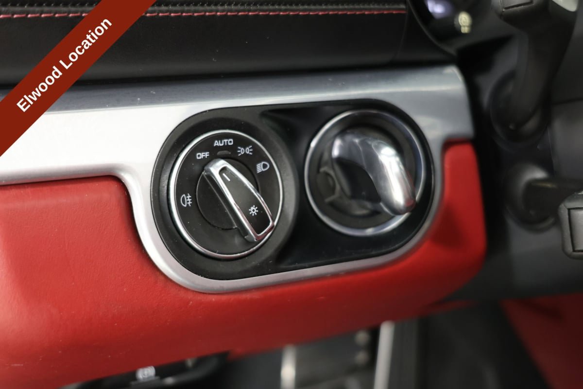 Used 2018 Porsche 718 Boxster RWD image 17