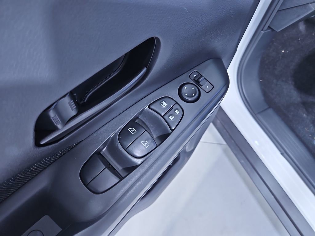 New 2025 Nissan Kicks Play S image 11