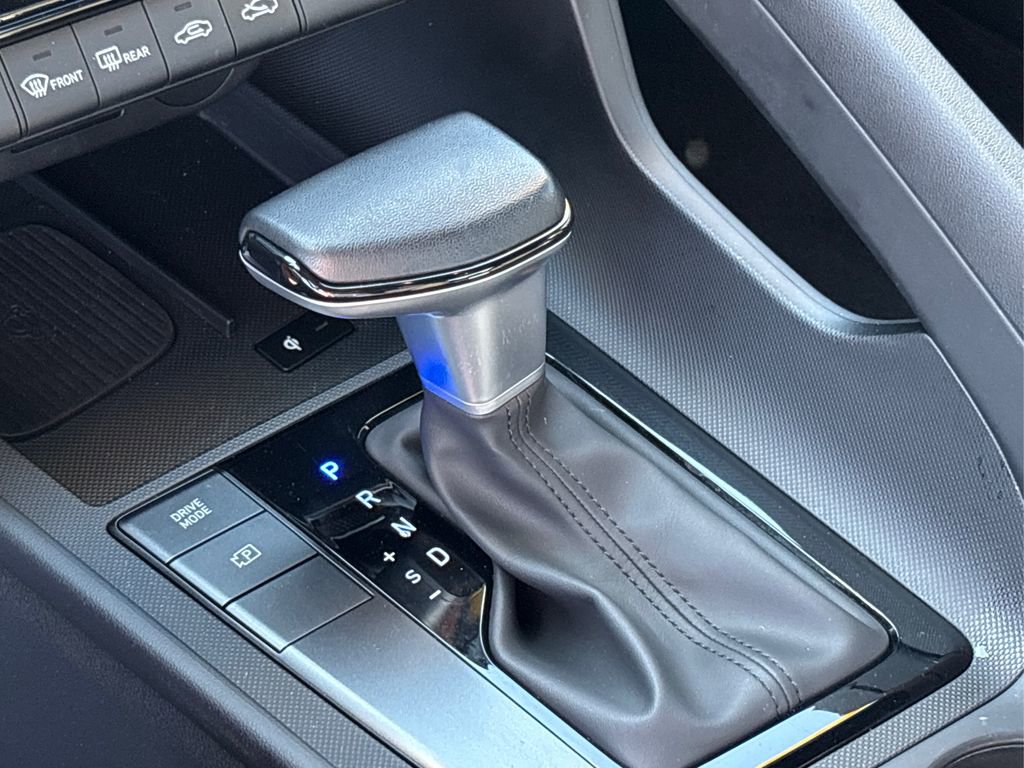 Certified 2025 Hyundai Elantra Sport image 32