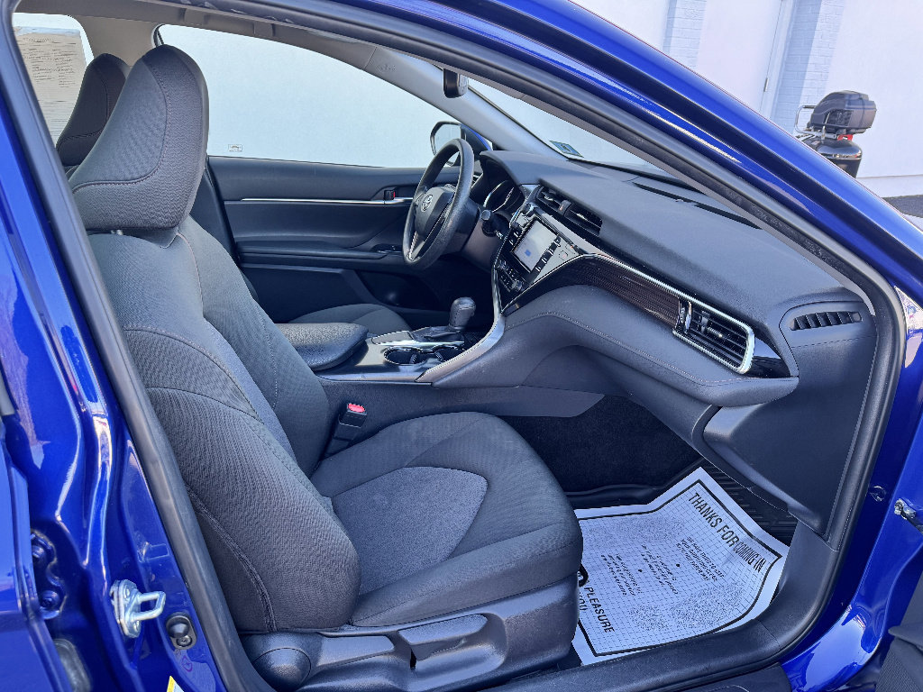 Used 2018 Toyota Camry LE w/ Convenience Package FWD image 12