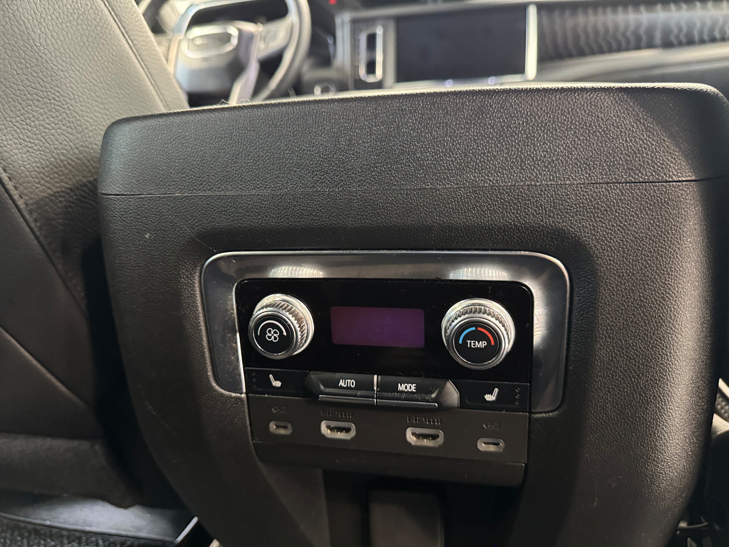 Used 2024 GMC Yukon XL Denali w/ Advanced Technology Package AWD/4WD image 14