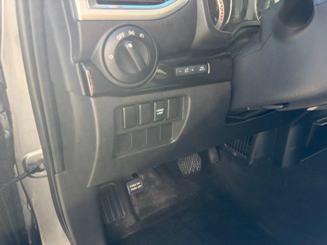Used 2018 Nissan Titan SV AWD/4WD image 23