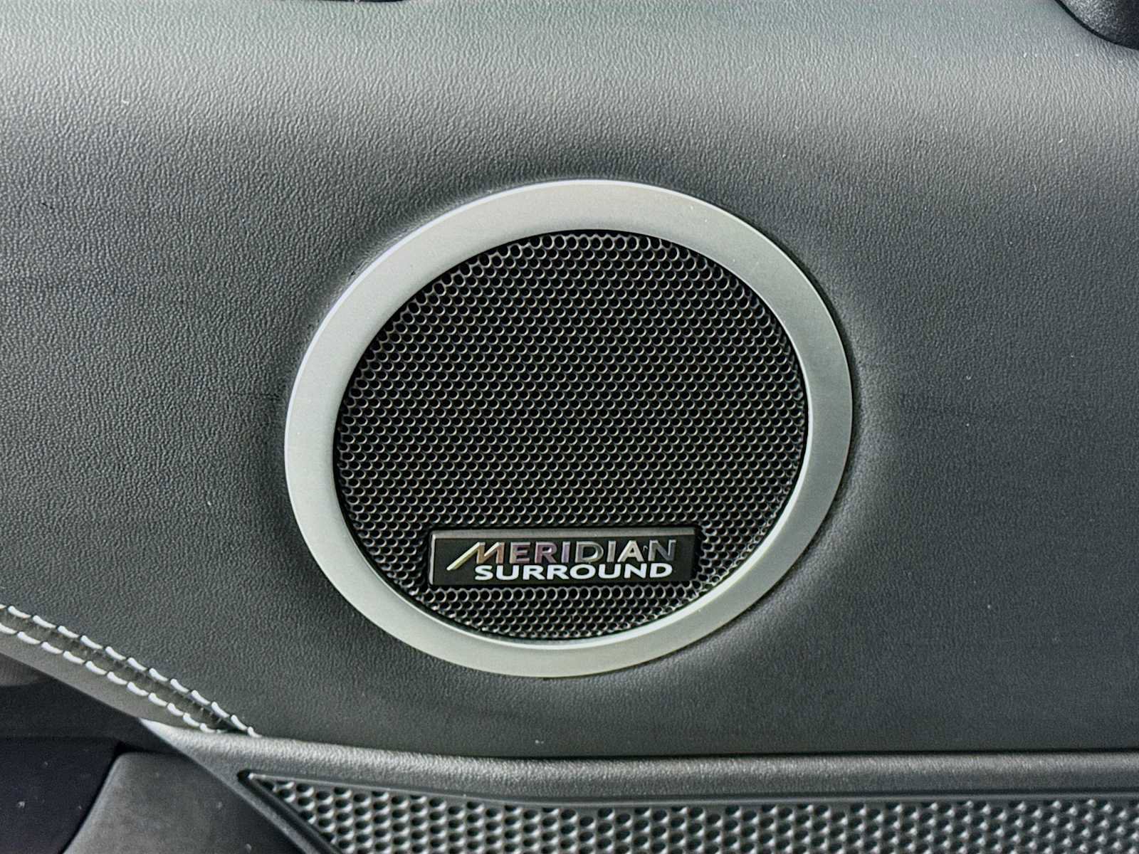 Used 2024 Land Rover Discovery Metropolitan Edition image 17