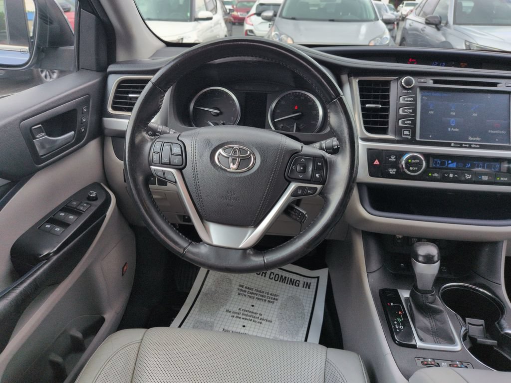 Used 2017 Toyota Highlander Limited AWD/4WD image 13