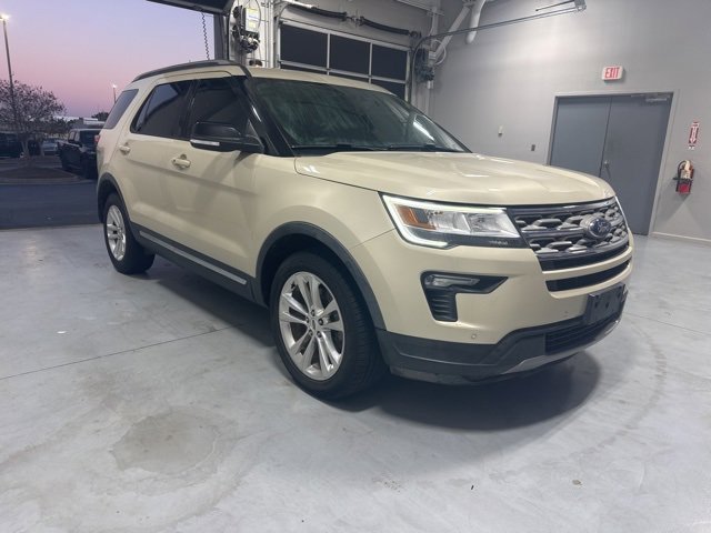 Used 2018 Ford Explorer XLT w/ Equipment Group 202A image 3