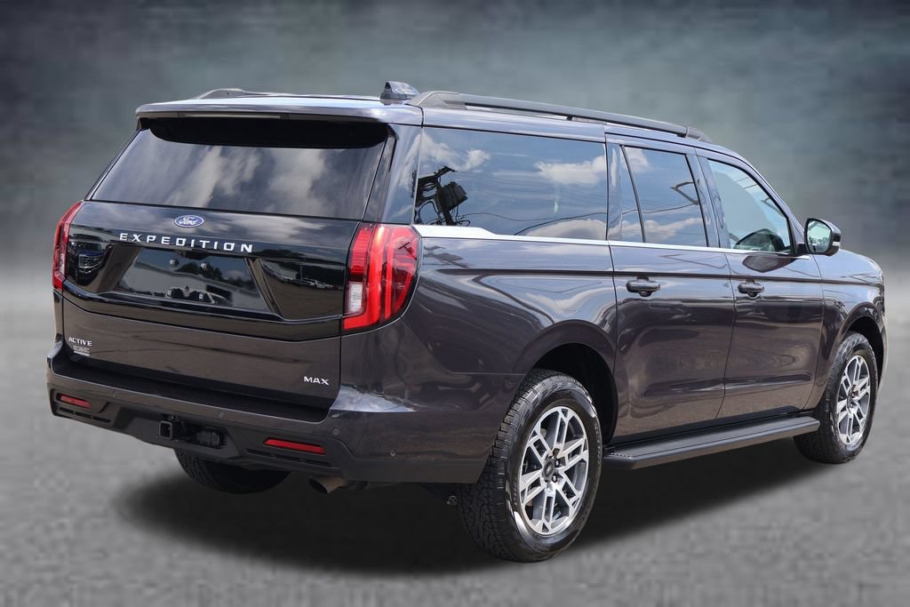 Used 2025 Ford Expedition Max Active AWD/4WD image 3