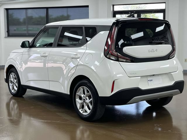 Used 2025 Kia Soul LX w/ LX Technology Package FWD image 8