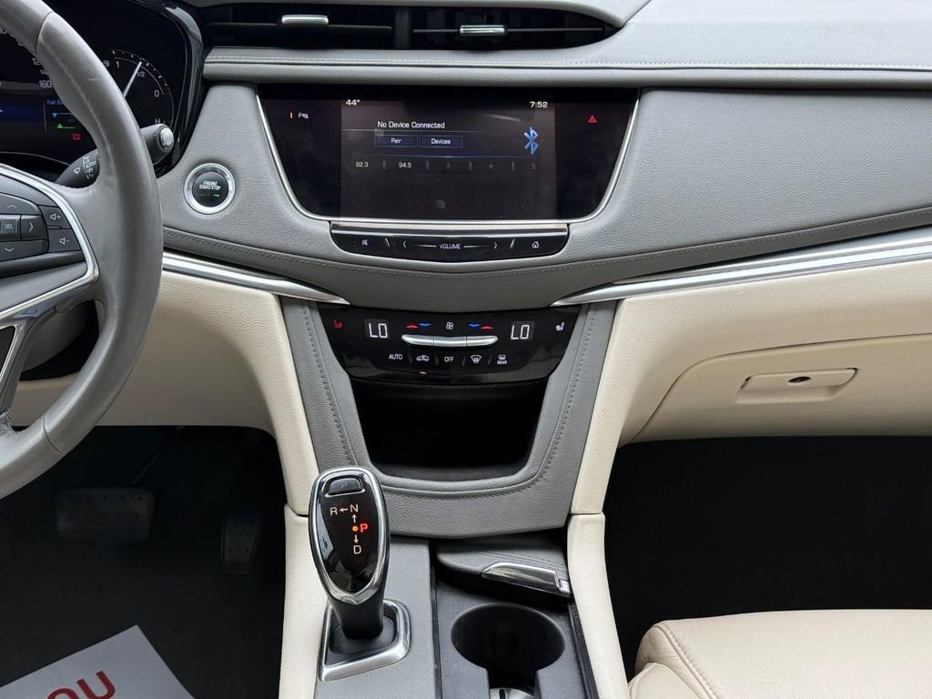 Used 2017 Cadillac XT5 Luxury w/ Driver Awareness Package FWD image 14