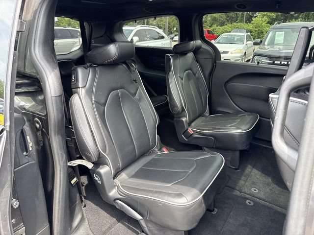 Used 2018 Chrysler Pacifica Limited w/ Advanced Safetytec Group FWD image 11