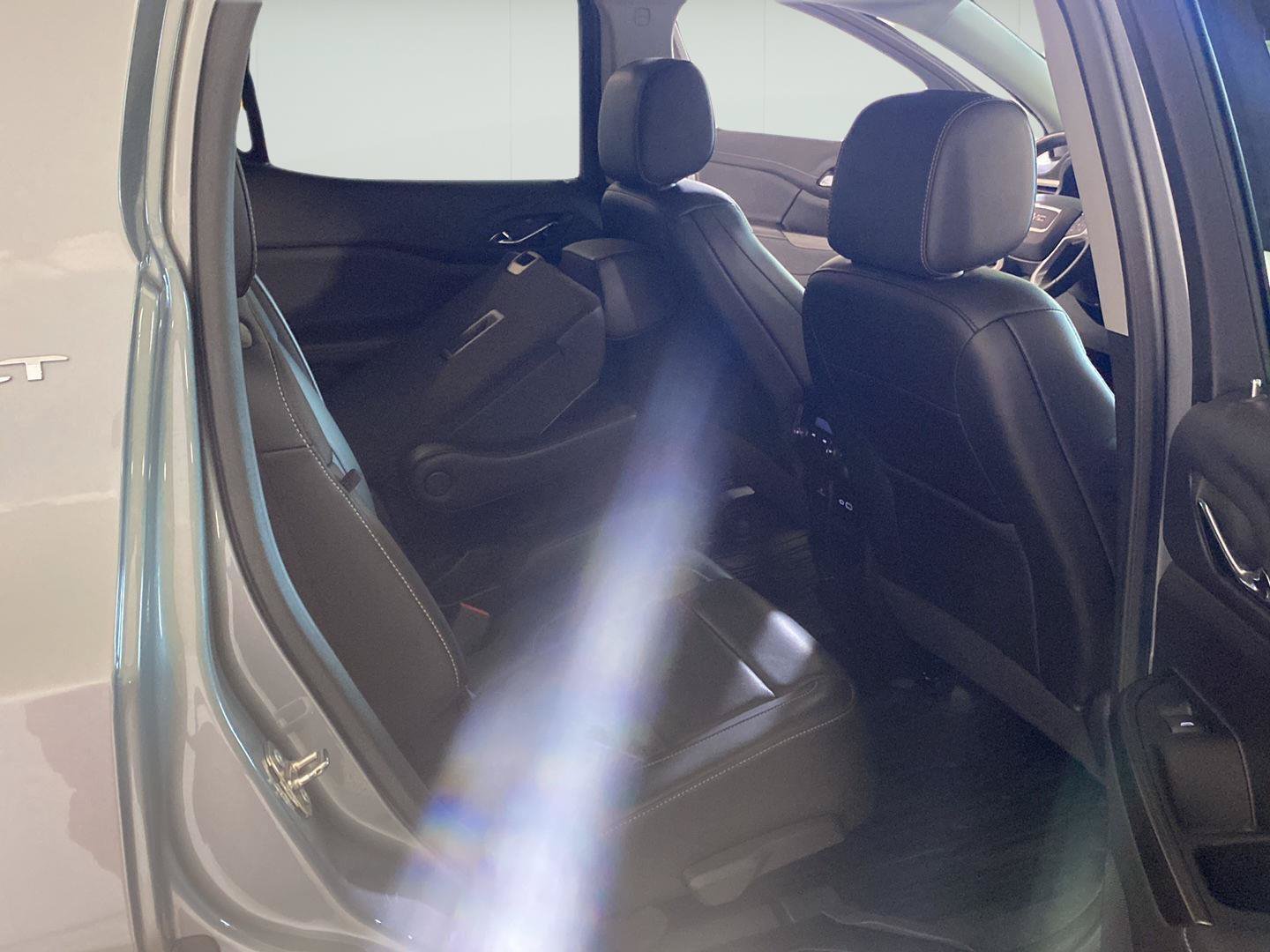 Certified 2023 GMC Acadia SLT w/ LPO, Floor Liner Package FWD image 20
