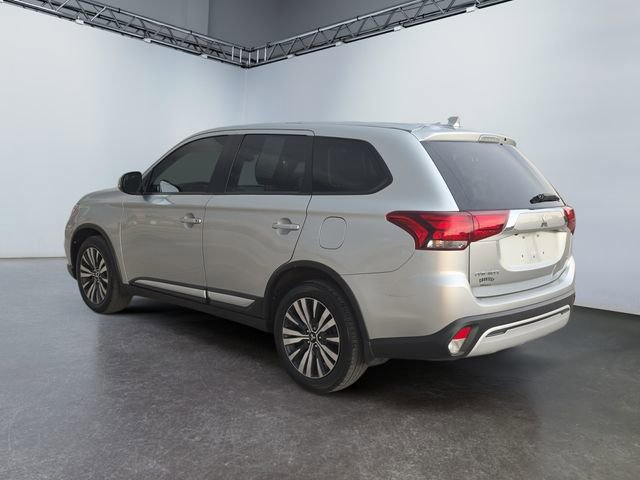 Used 2020 Mitsubishi Outlander SE image 3