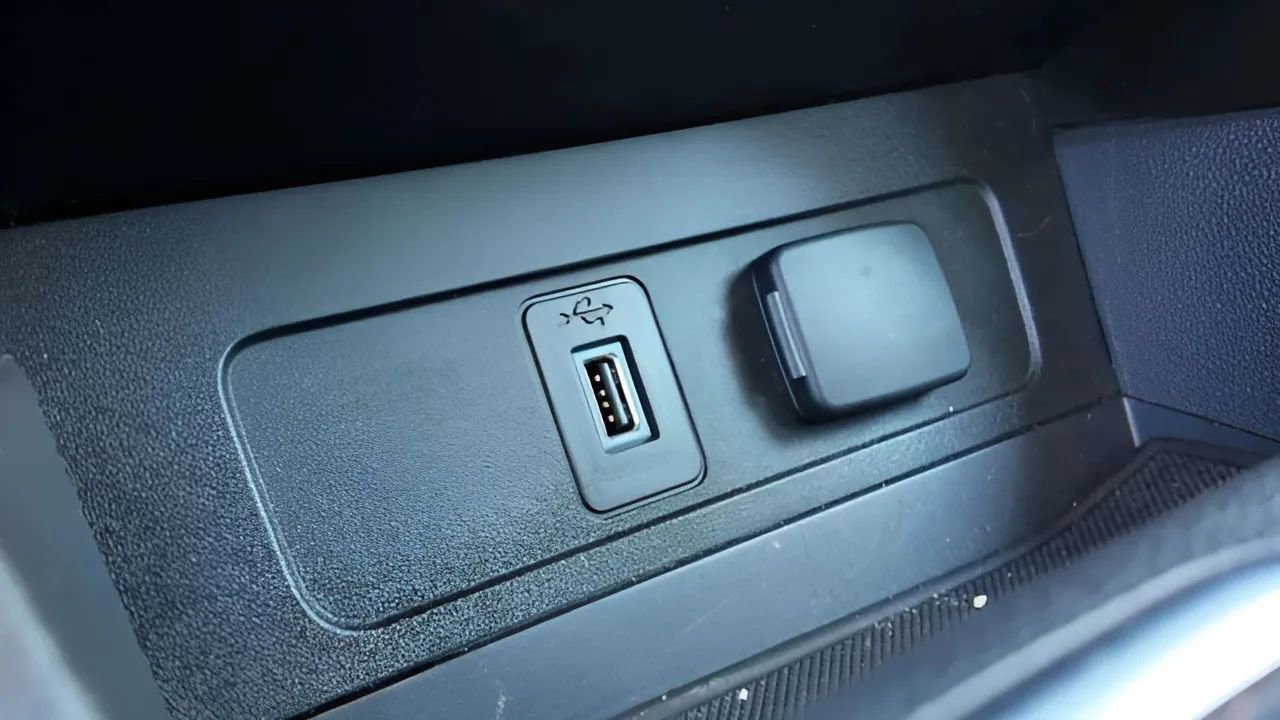 Used 2017 Ford Escape Titanium image 16