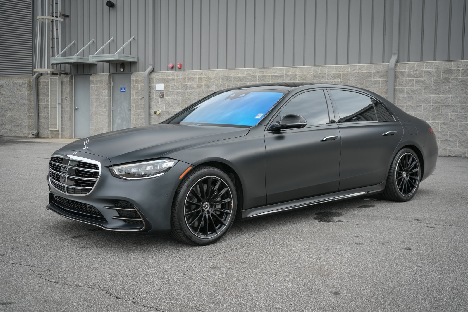 Used 2023 Mercedes-Benz S 580e 4MATIC Sedan w/ AMG Line image 11