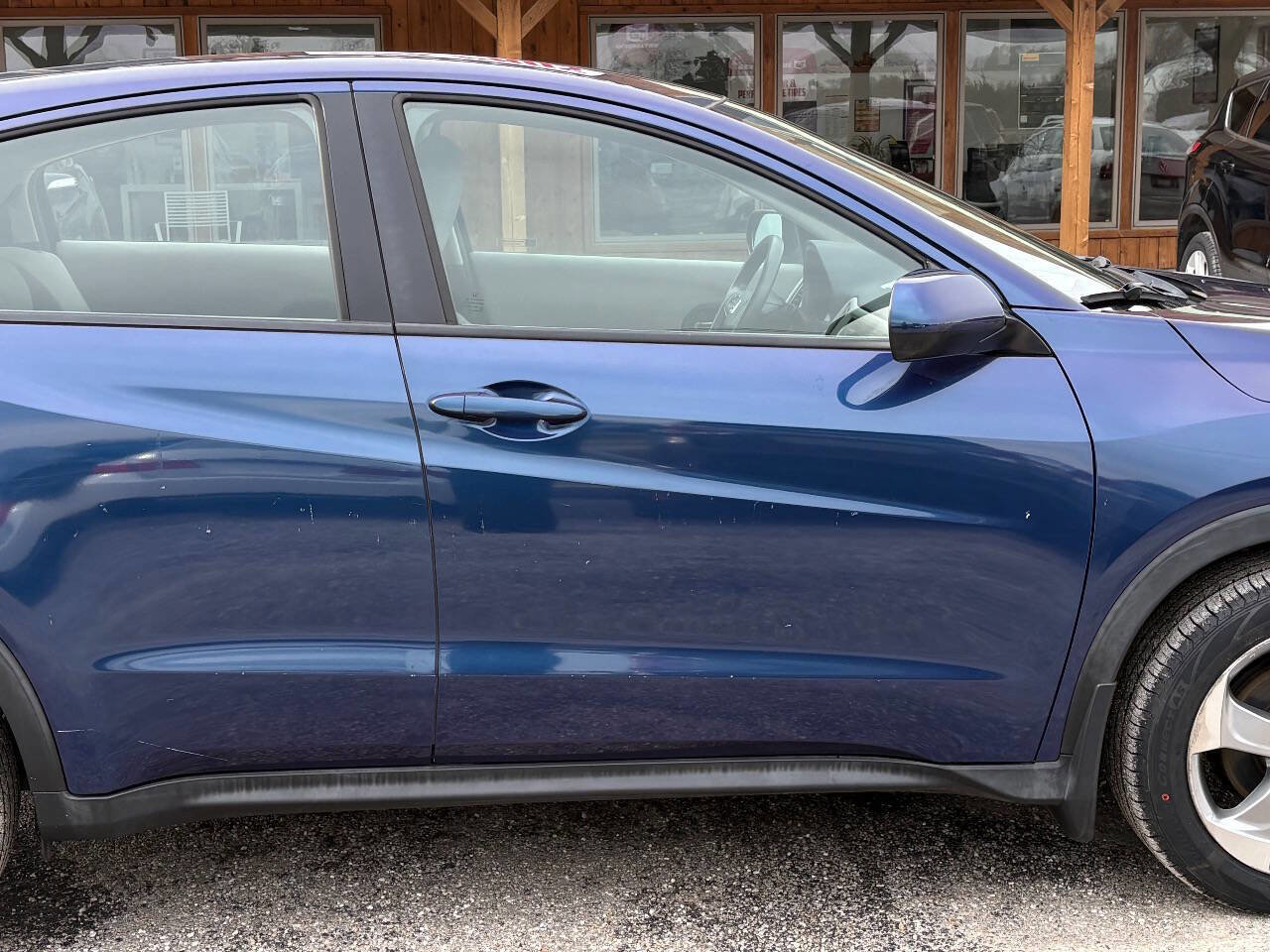 Used 2017 Honda HR-V LX image 3
