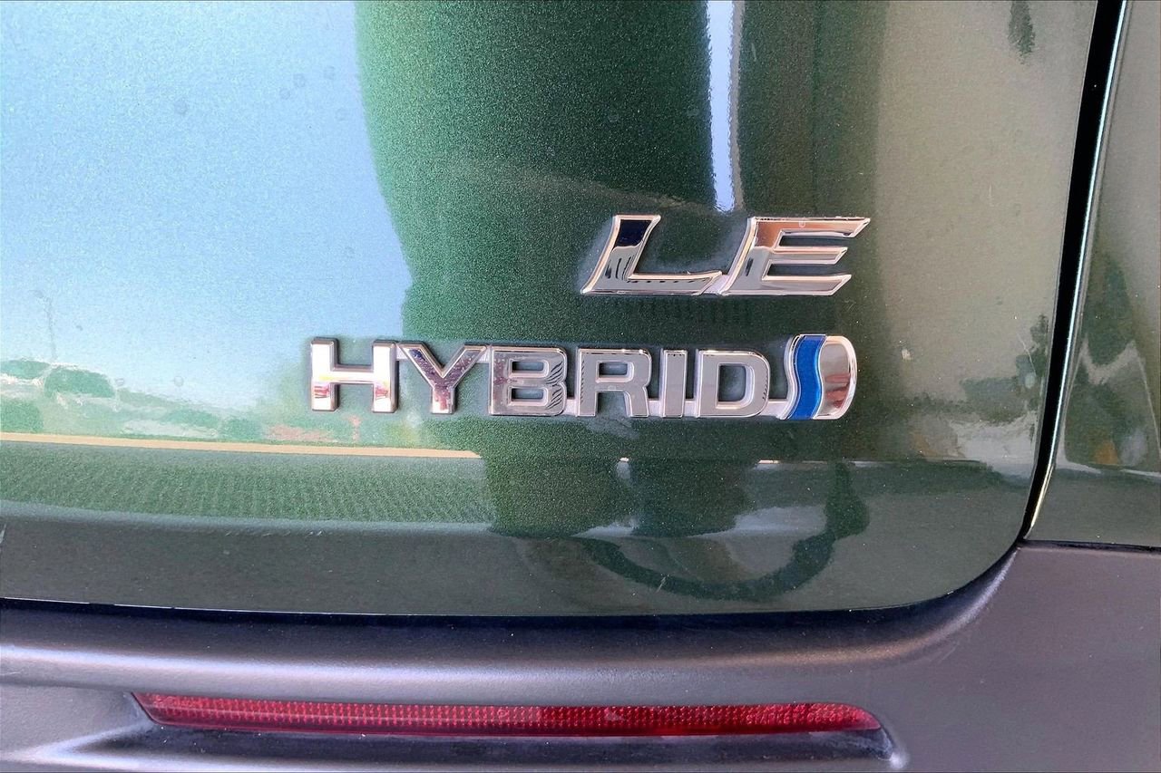 Used 2024 Toyota Sienna LE image 7