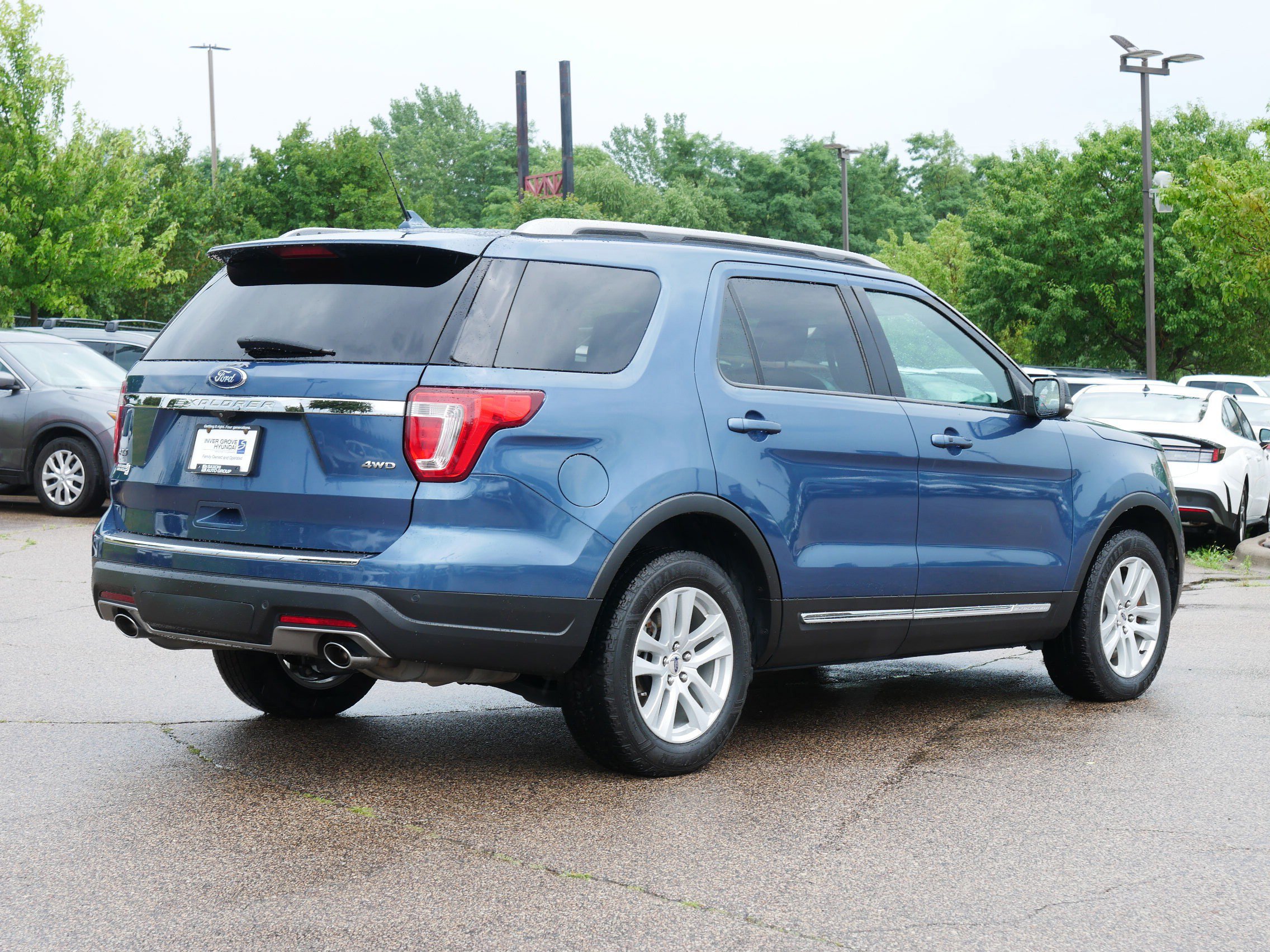 Used 2018 Ford Explorer XLT w/ Equipment Group 202A AWD/4WD image 6
