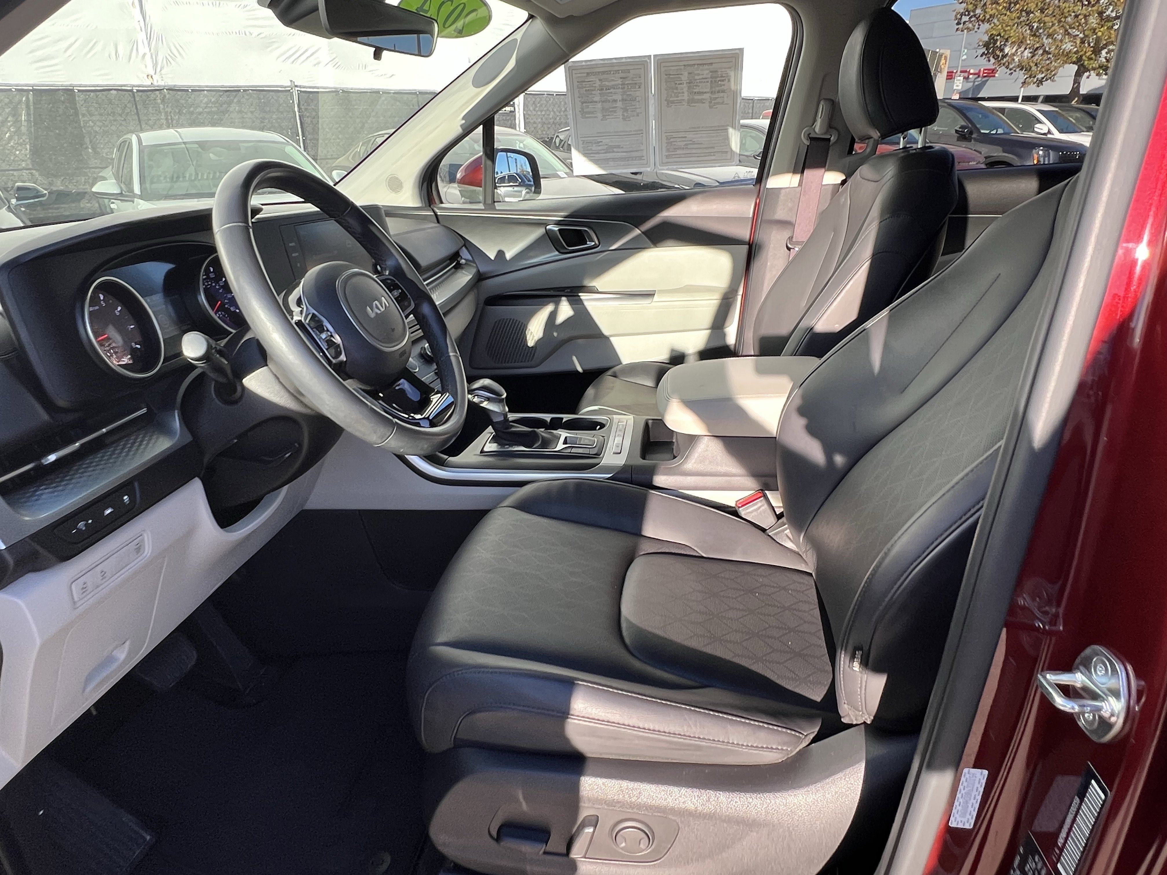 Used 2024 Kia Carnival LX image 20