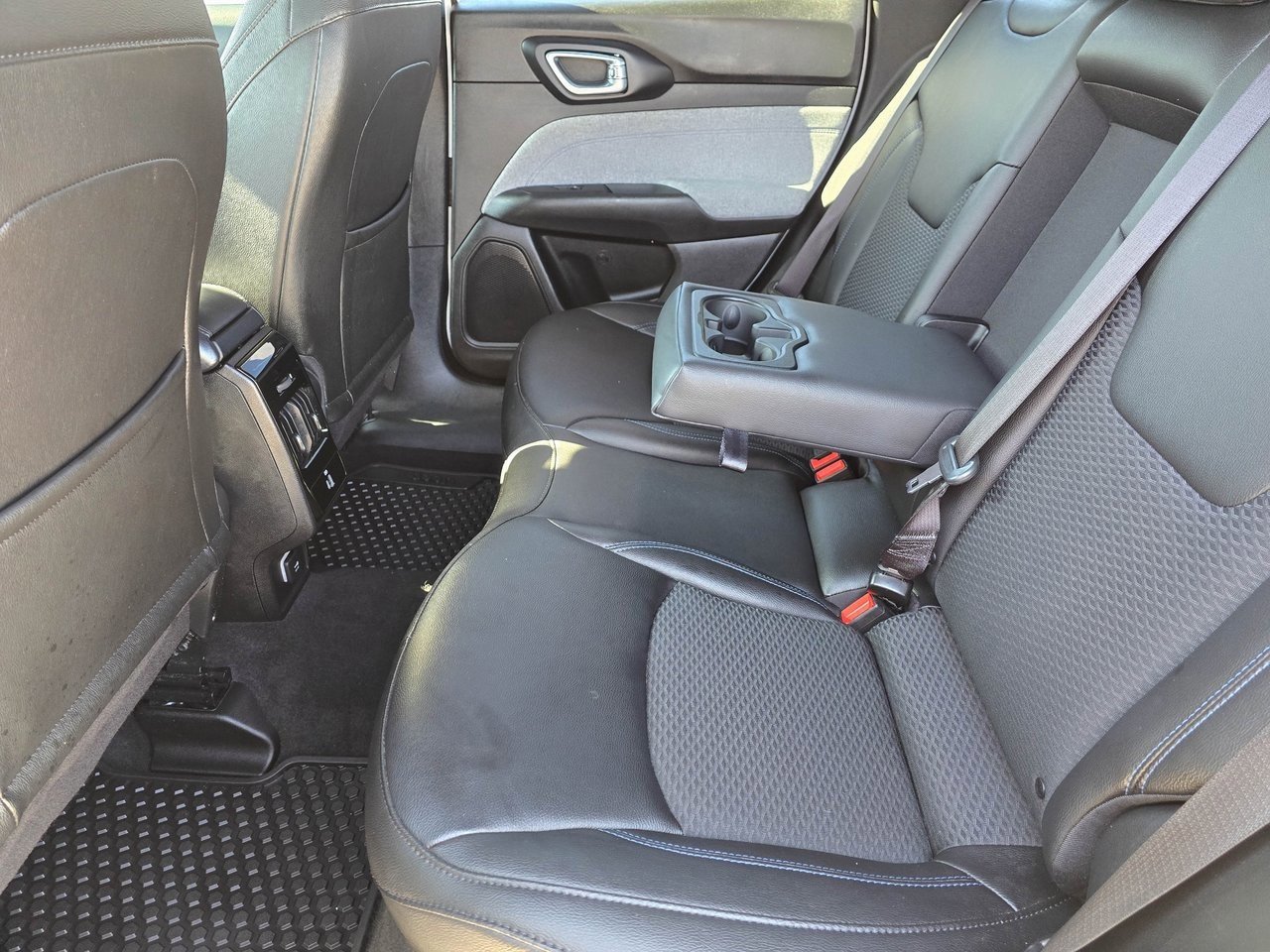 Used 2024 Jeep Compass Latitude w/ Convenience Group image 30