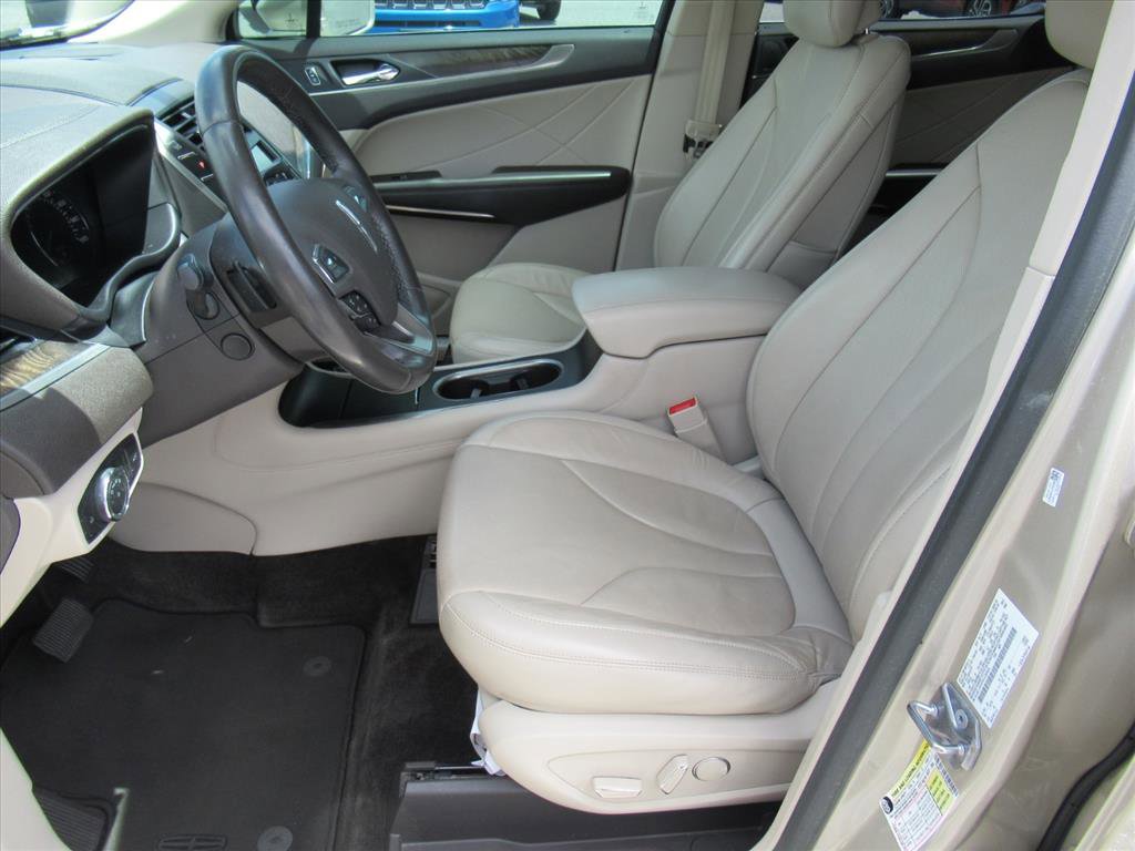 Used 2017 Lincoln MKC Reserve FWD image 16