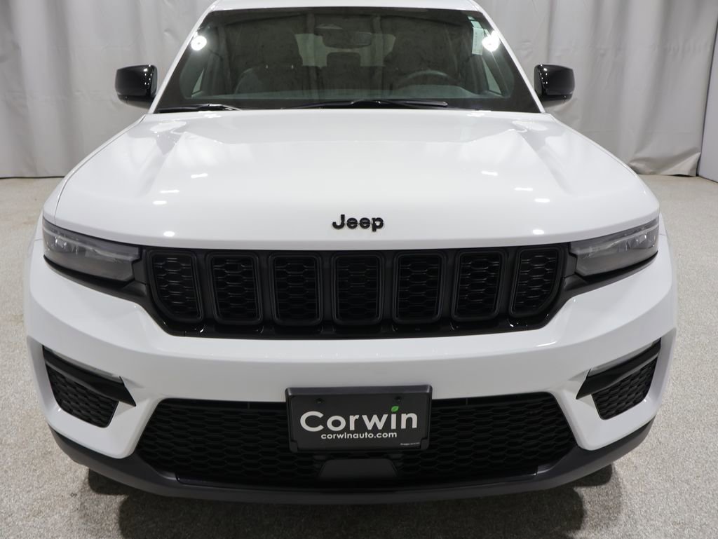 Used 2024 Jeep Grand Cherokee Limited w/ Black Appearance Package AWD/4WD image 9