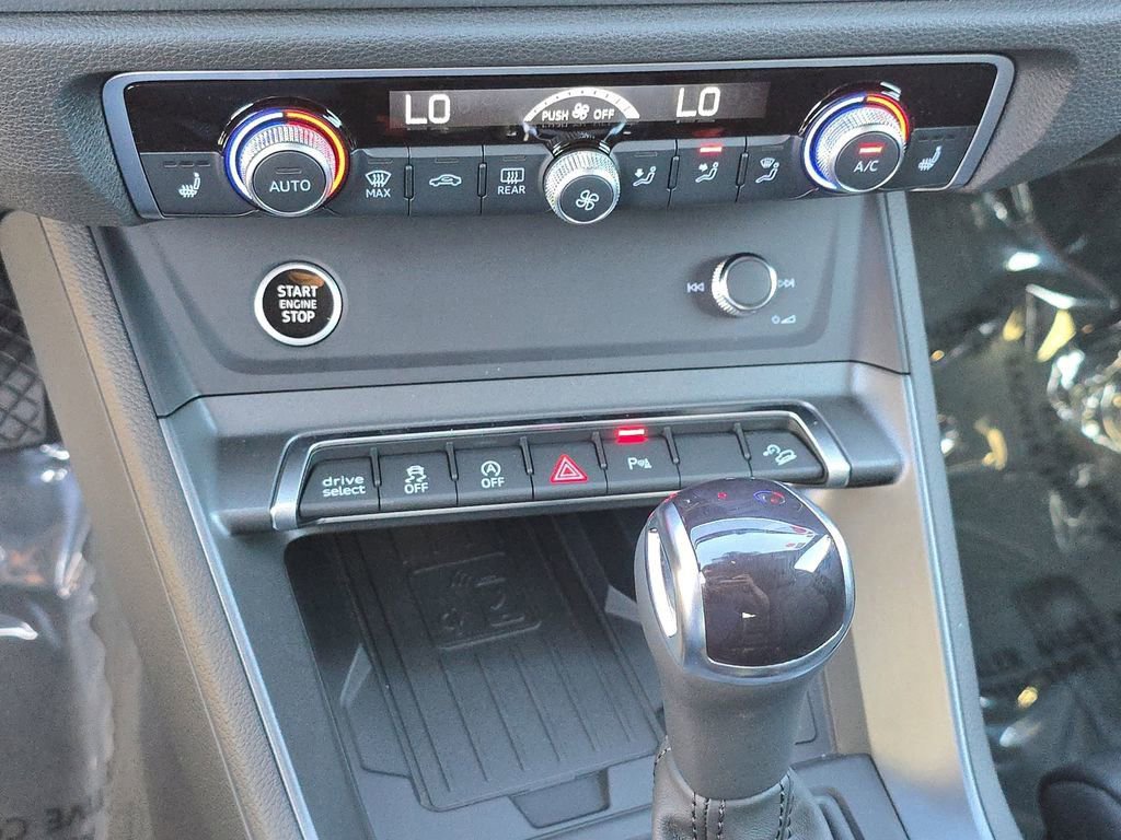 Certified 2025 Audi Q3 2.0T Premium w/ Convenience Package image 27