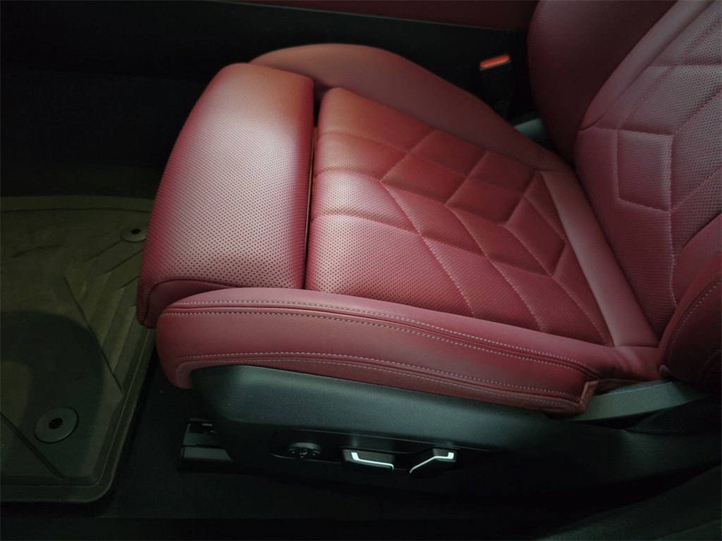 Used 2025 BMW i5 xDrive40 w/ Premium Package image 31