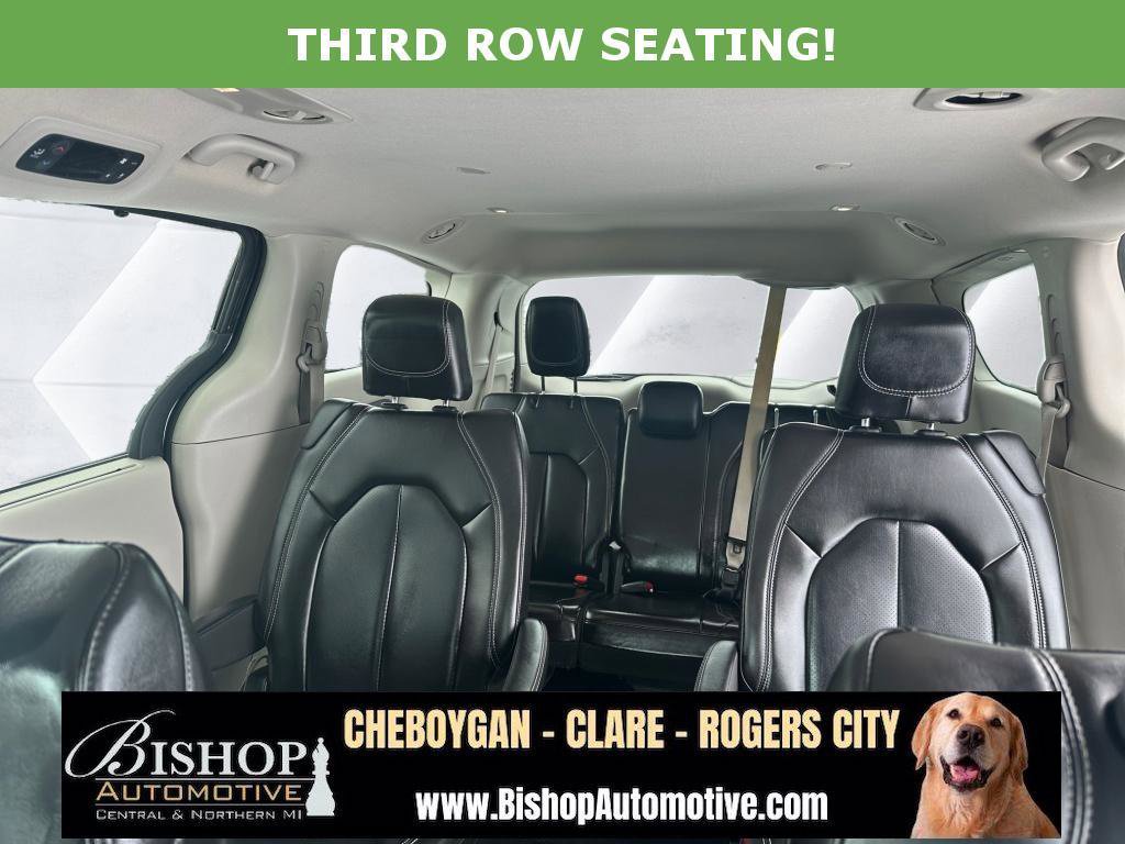Used 2023 Chrysler Pacifica Touring-L image 13