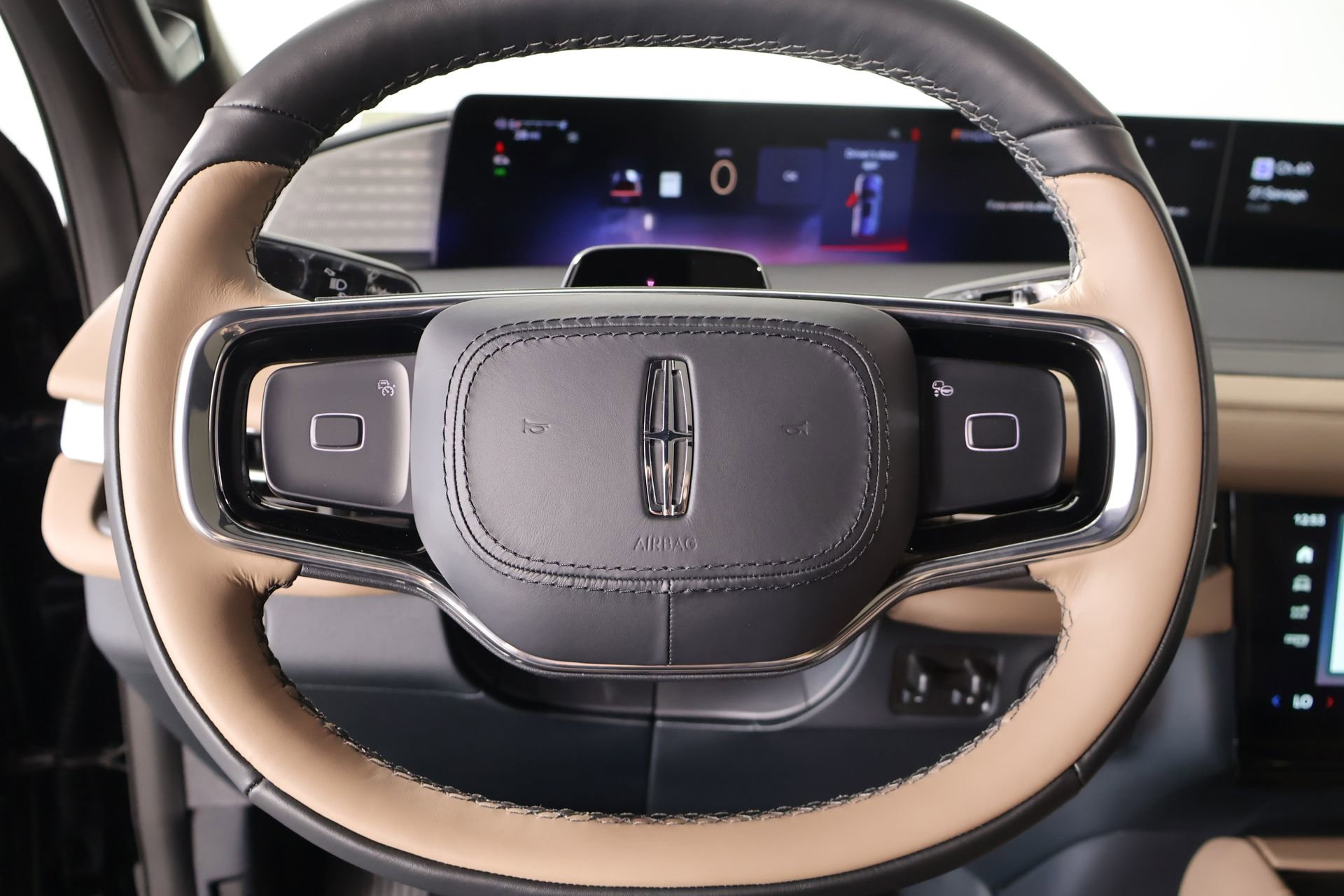 New 2026 Lincoln Navigator L Black Label AWD/4WD image 3