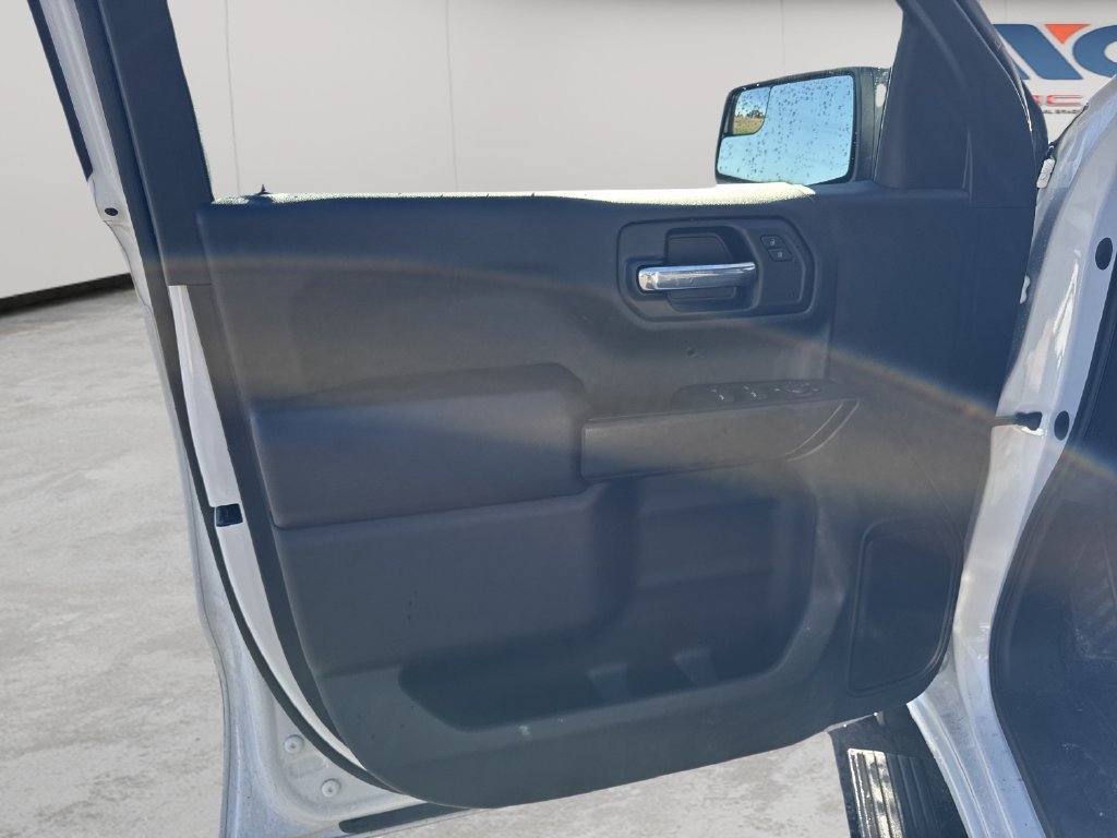 Used 2023 GMC Sierra 1500 Pro w/ Graphite Edition AWD/4WD image 9