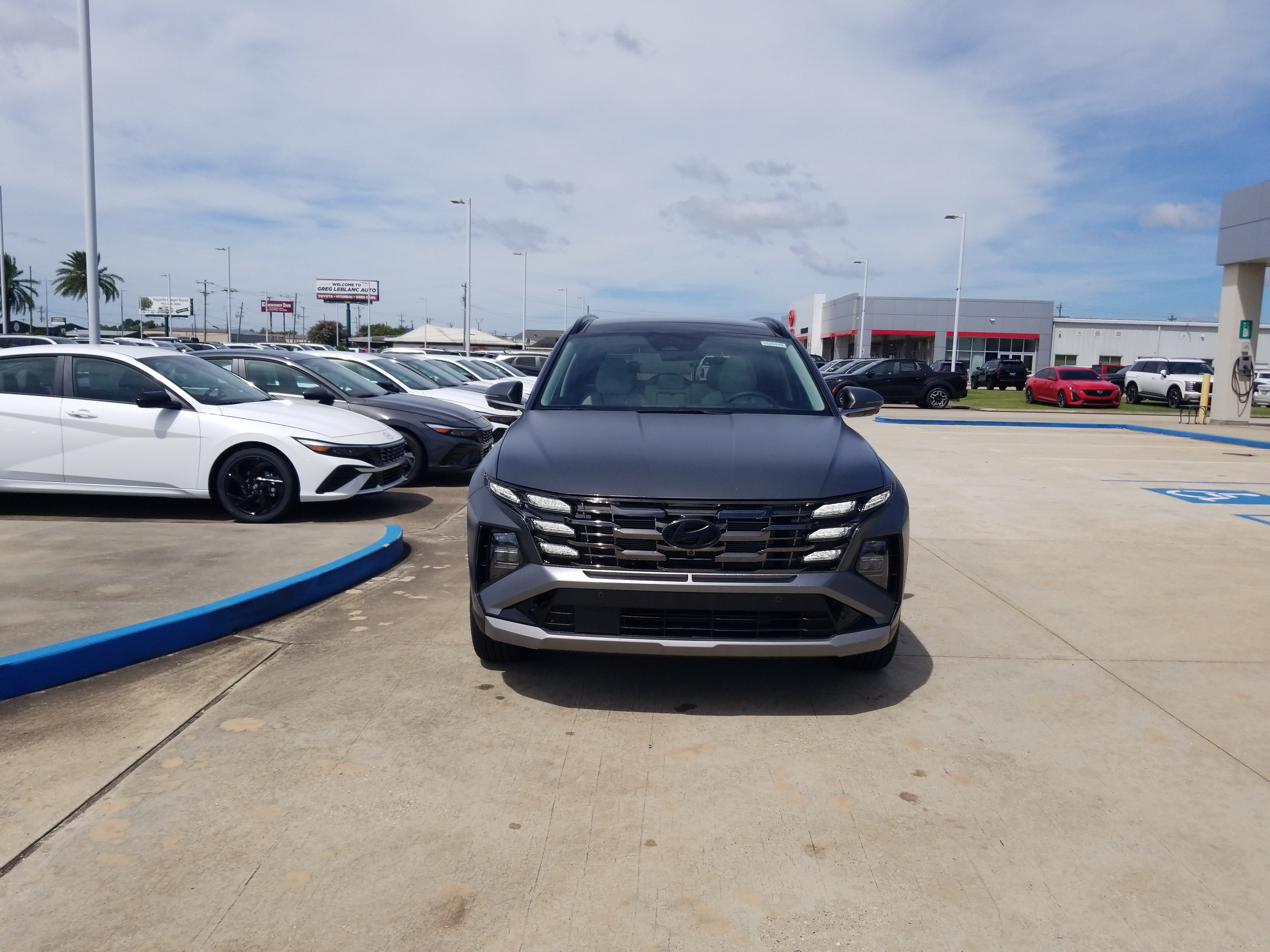 New 2026 Hyundai Tucson Limited FWD image 2
