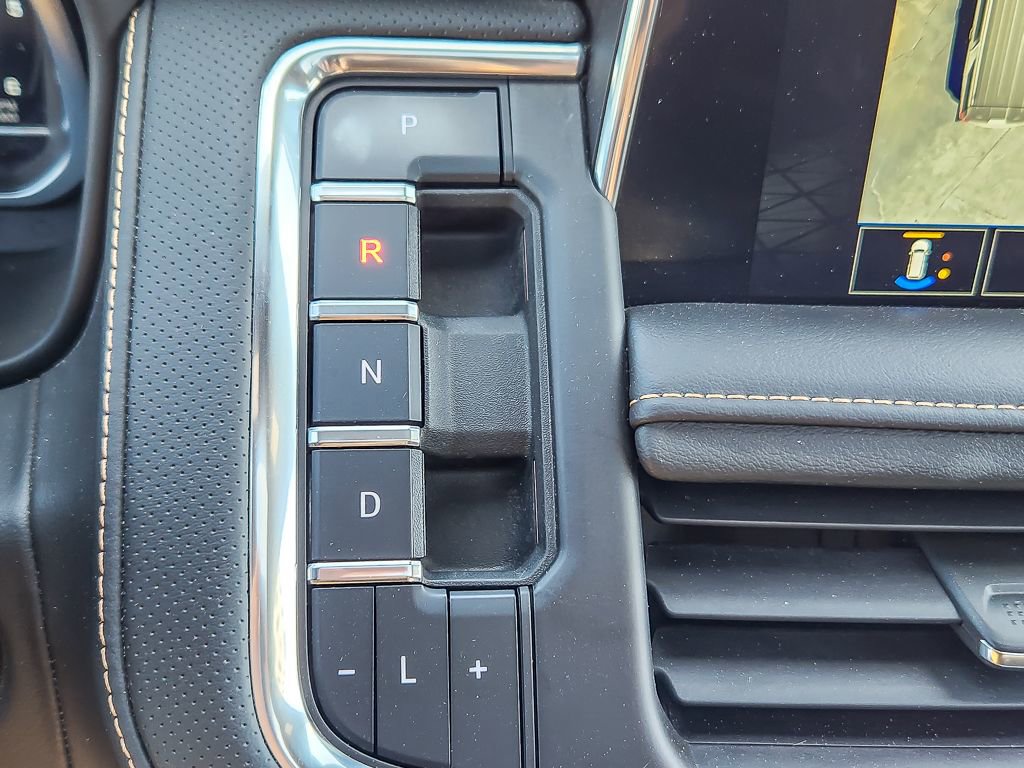 Used 2023 GMC Yukon AT4 w/ Technology Package AWD/4WD image 17