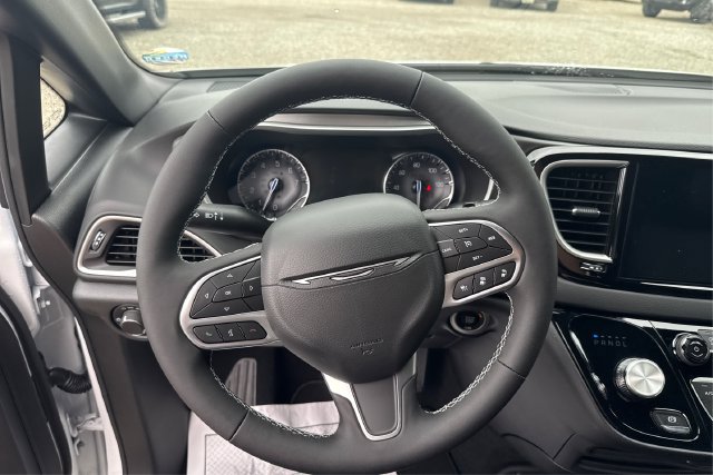 New 2027 Chrysler Pacifica LX FWD image 16