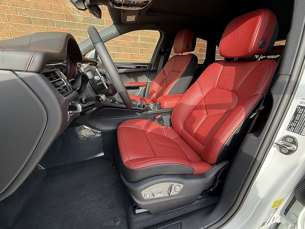 New 2026 Porsche Macan image 5