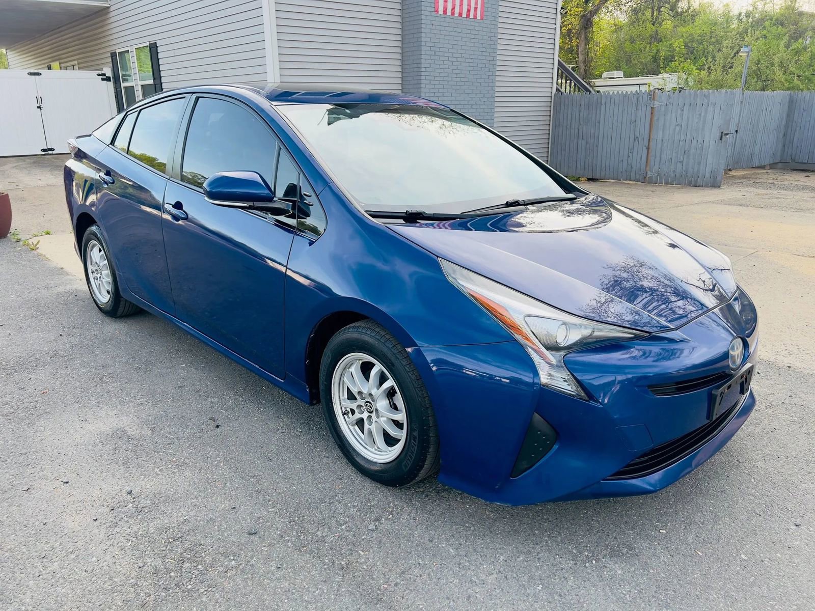 Used 2017 Toyota Prius Four w/ Advanced Technology Package image 3