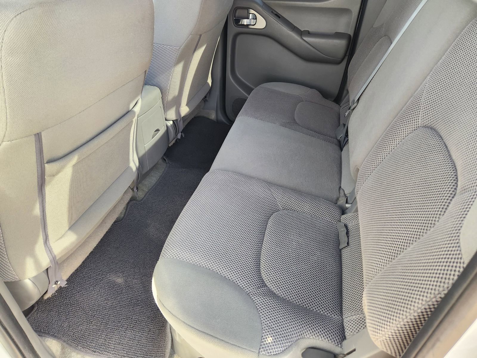 Used 2018 Nissan Frontier SV image 32