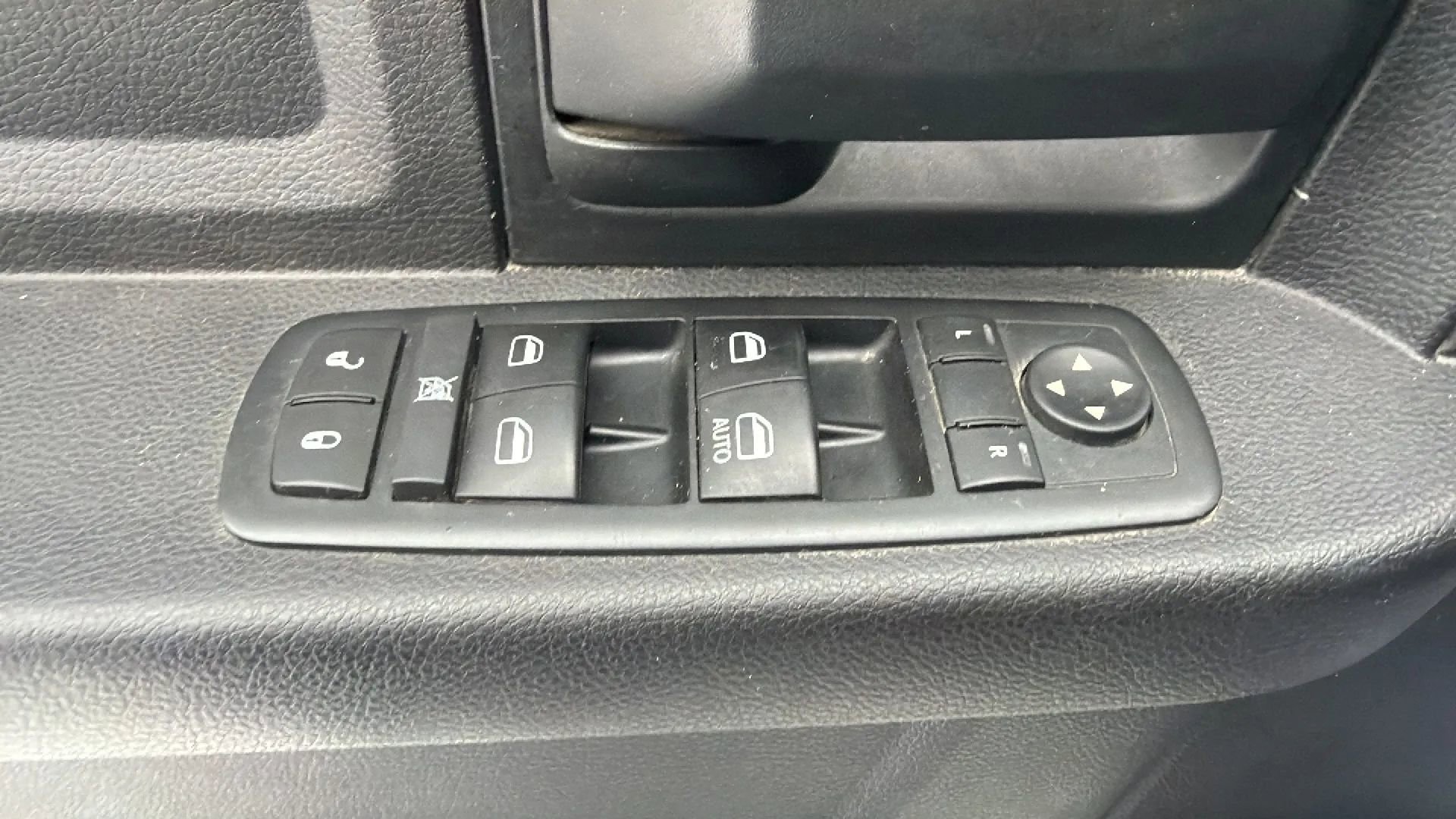 Used 2016 RAM 2500 Tradesman w/ Chrome Appearance Group image 17