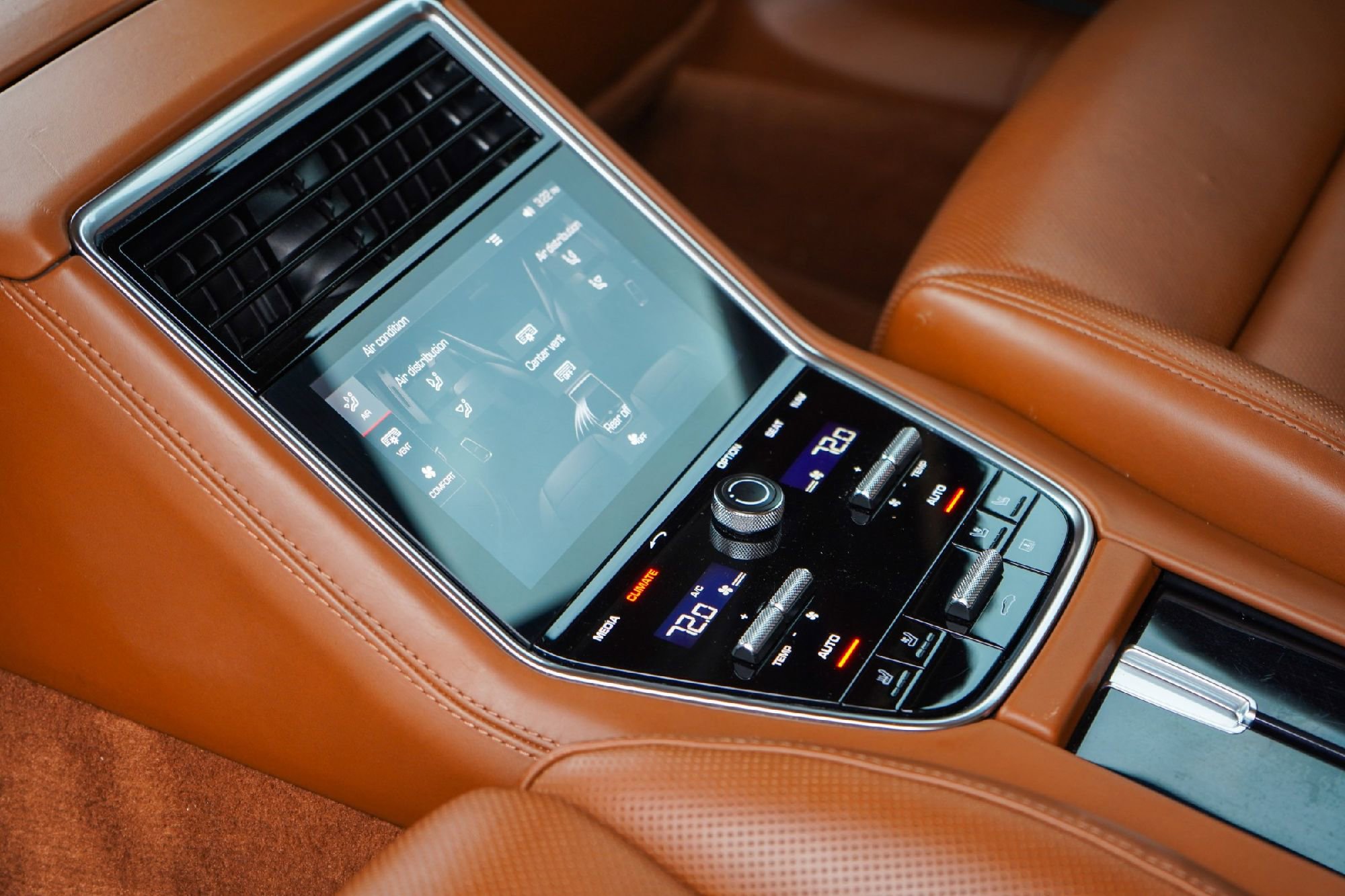 Used 2018 Porsche Panamera 4S image 27